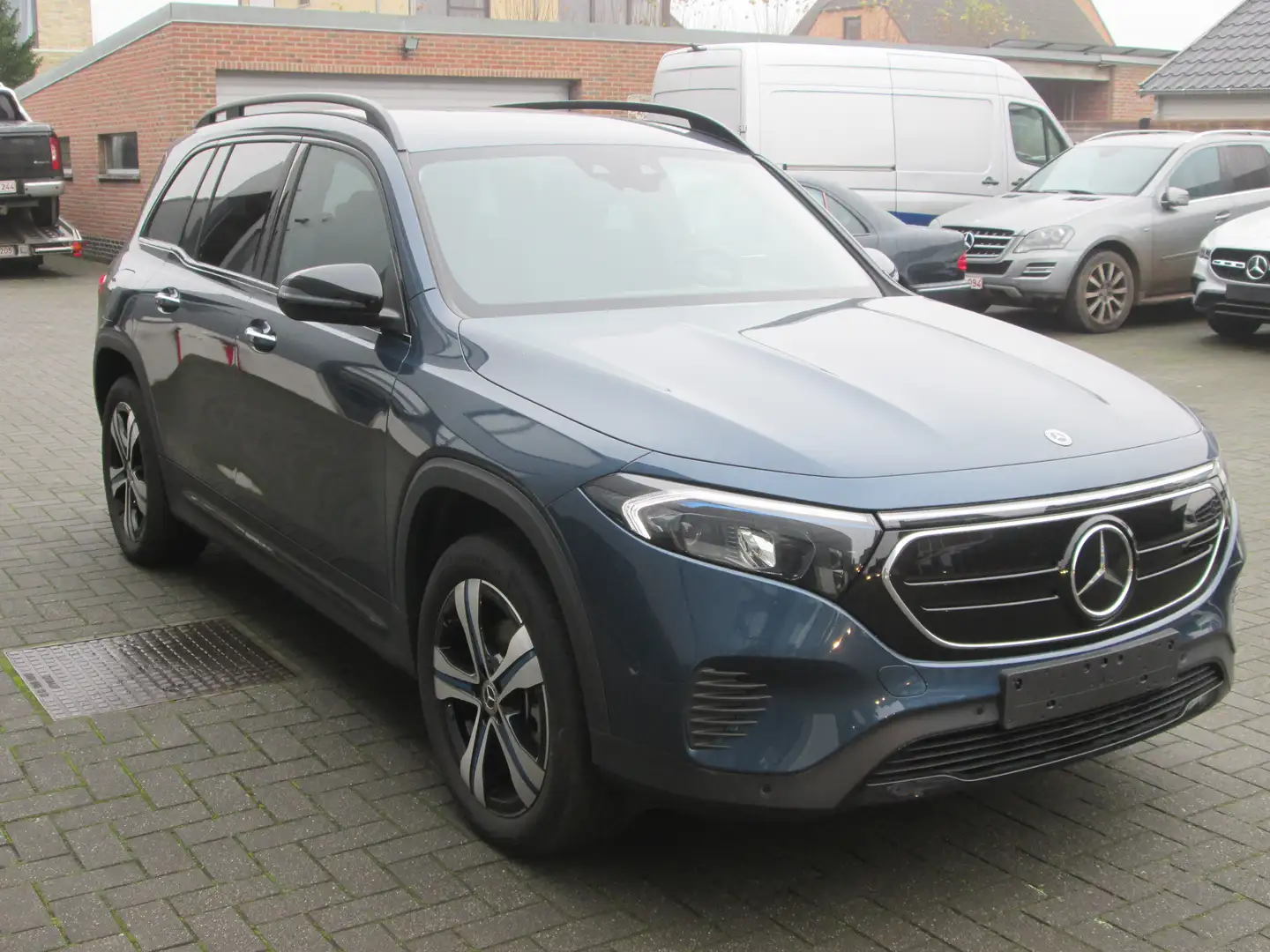 Mercedes-Benz EQB 250 EQB 250+ NACHTPACK DISTRONIC MEMORY Bleu - 1