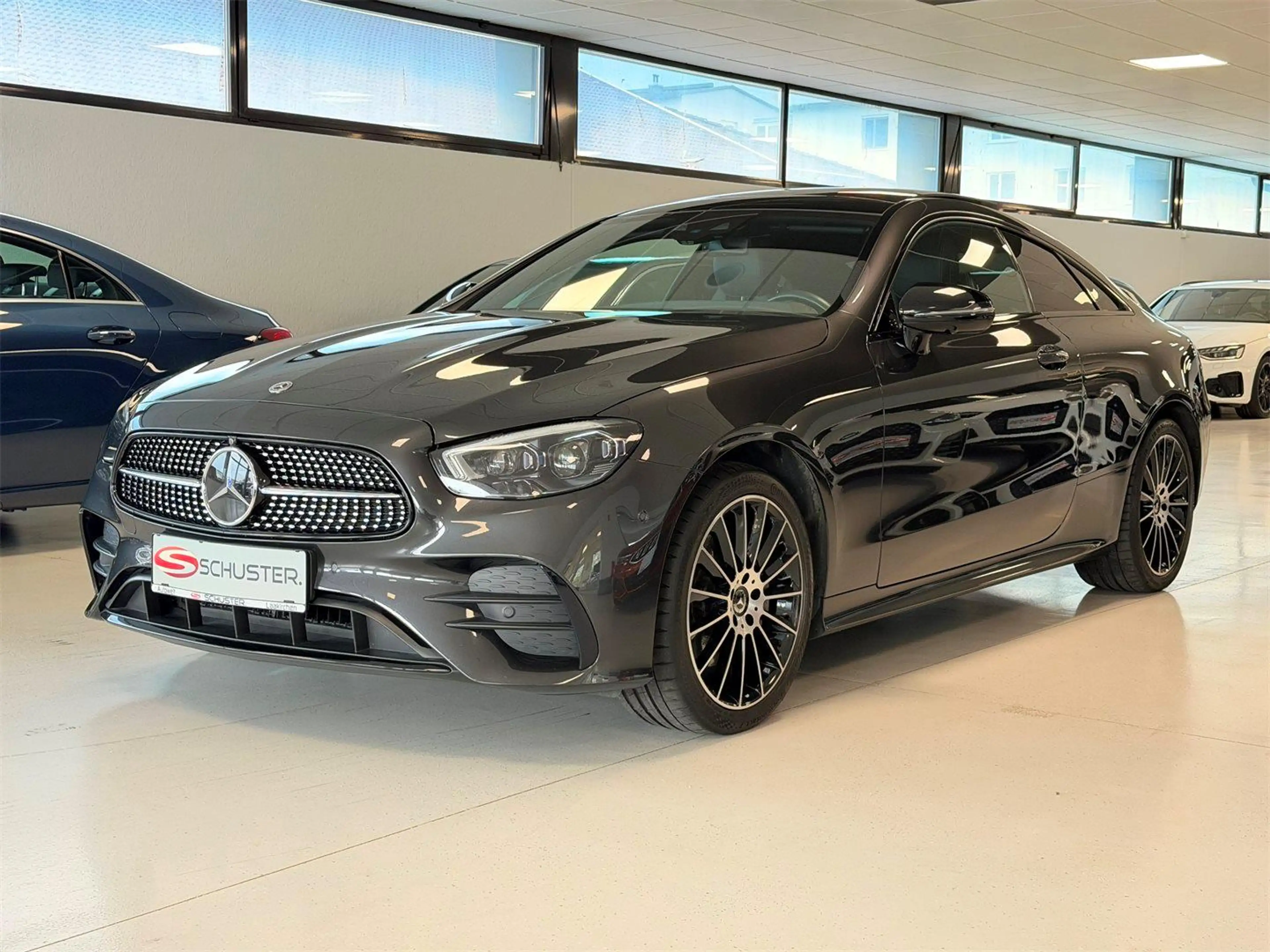 Mercedes-Benz E 300 d 4MATIC Coupe NP: € 88.700,- — photo 3