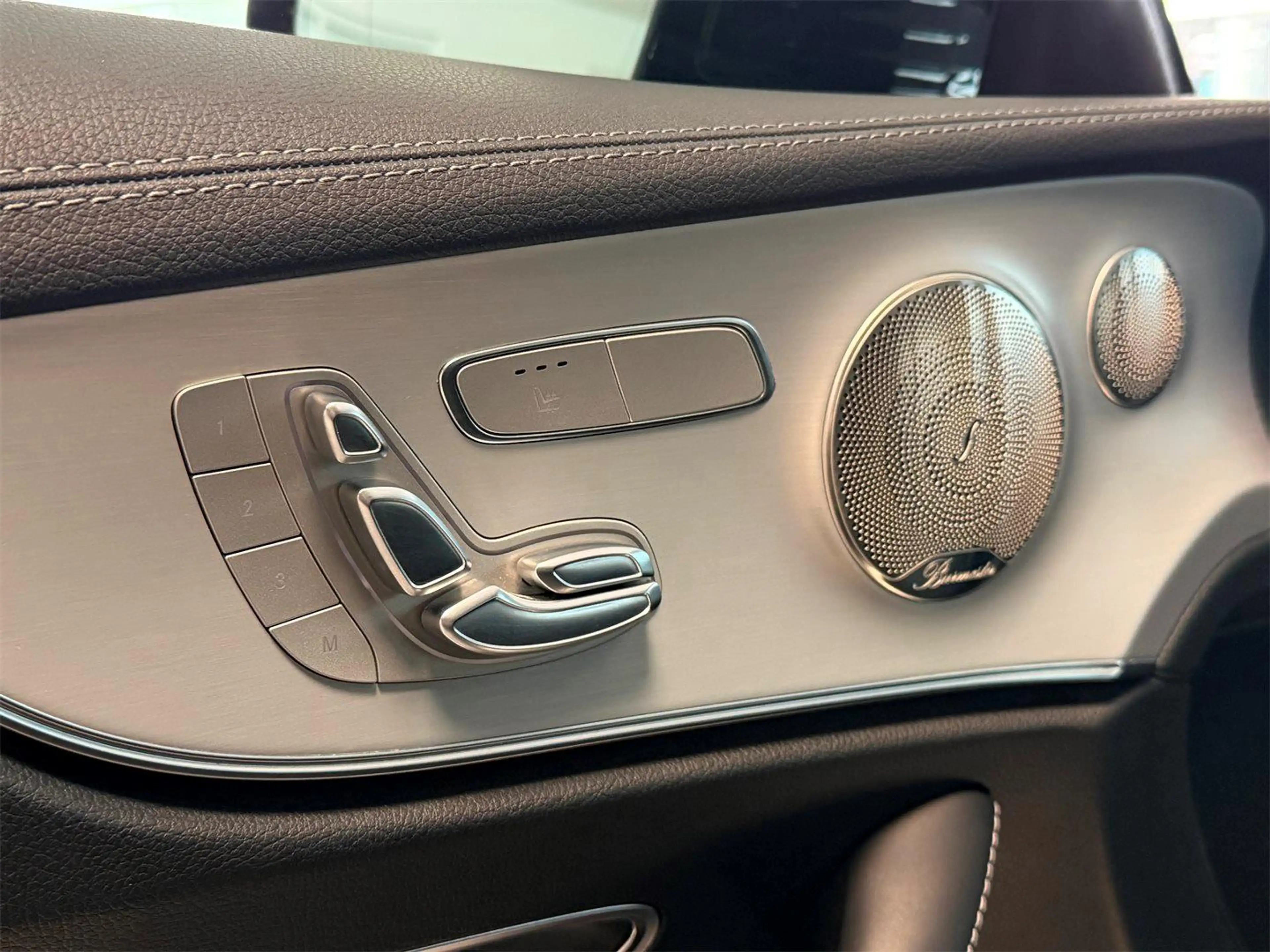 Mercedes-Benz E 300 d 4MATIC Coupe NP: € 88.700,- — photo 15