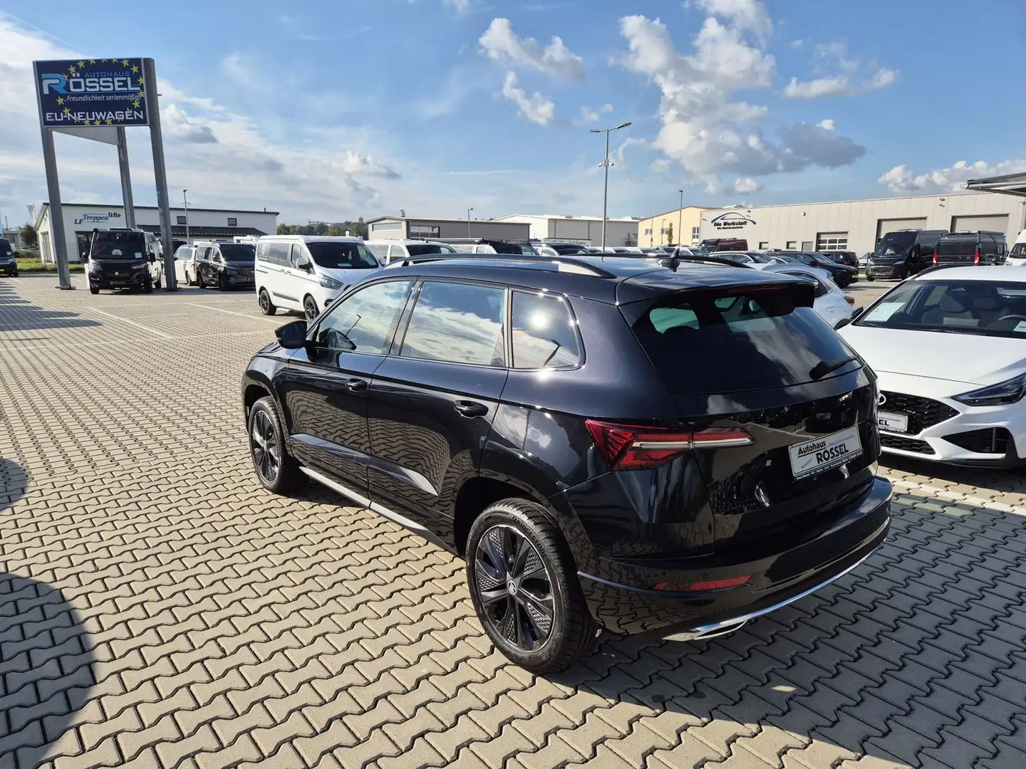 Skoda Karoq Sportline 2.0 TDI DSG Schwarz - 2