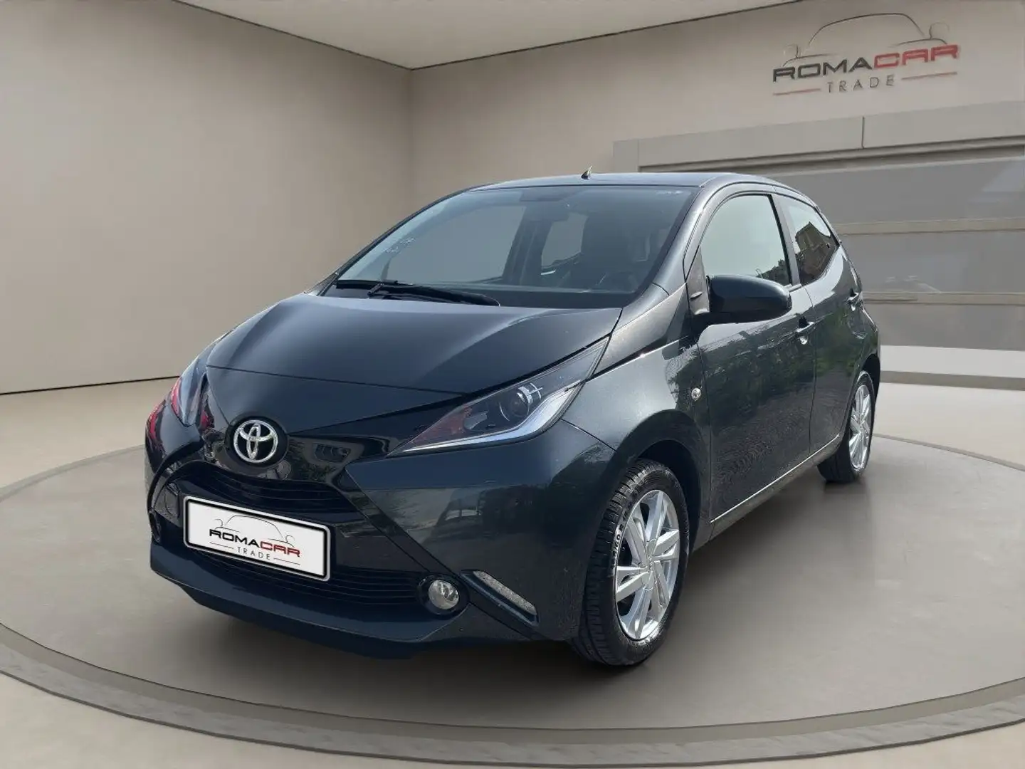 Toyota Aygo 1.0 VVT-i 69 CV 5 porte x-business Grigio - 1