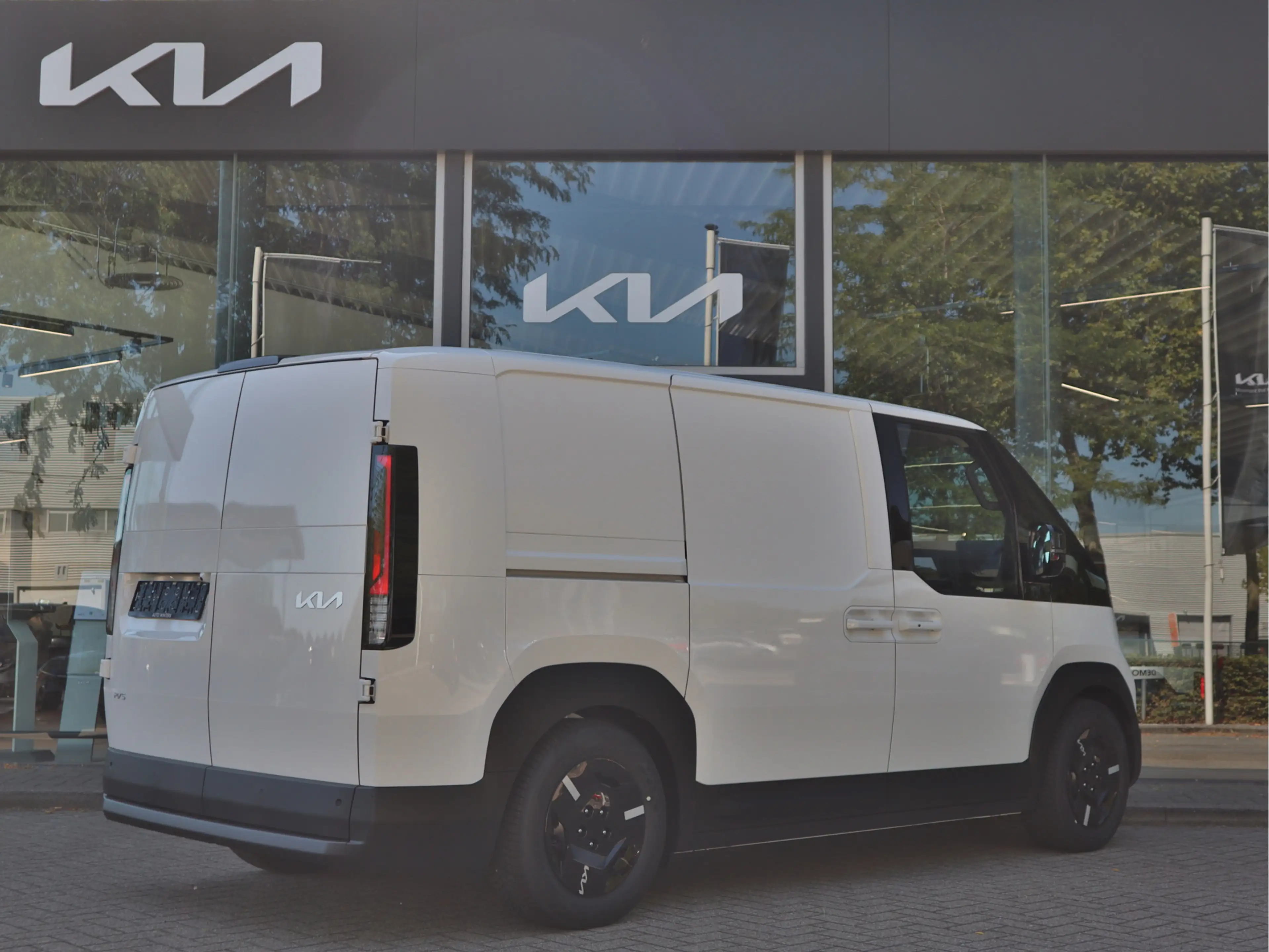 Kia PV5 Cargo L2H1 Plus 71.2 kWh | Direct uit voorraad leverbaar — photo 4