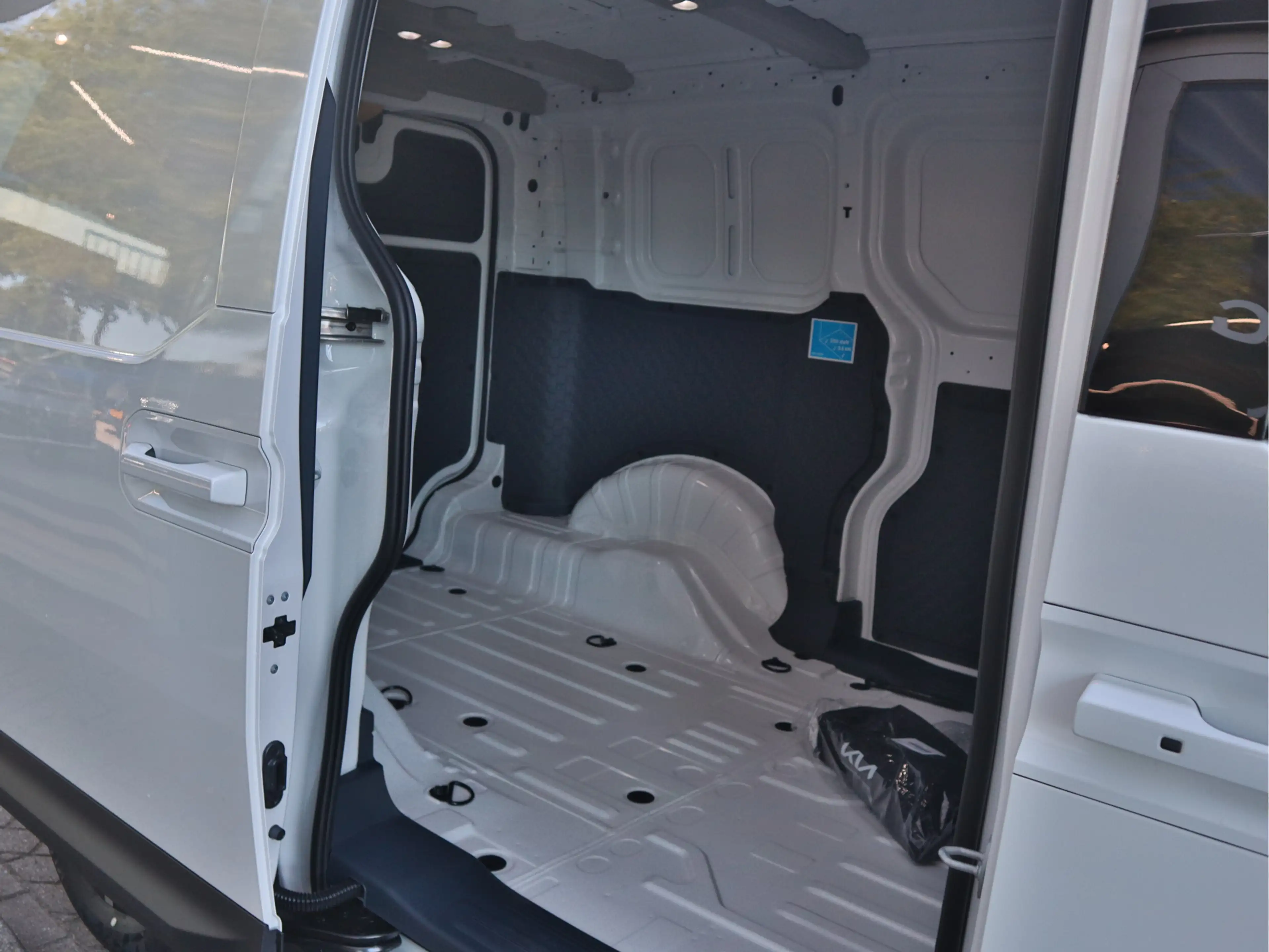 Kia PV5 Cargo L2H1 Plus 71.2 kWh | Direct uit voorraad leverbaar — photo 11