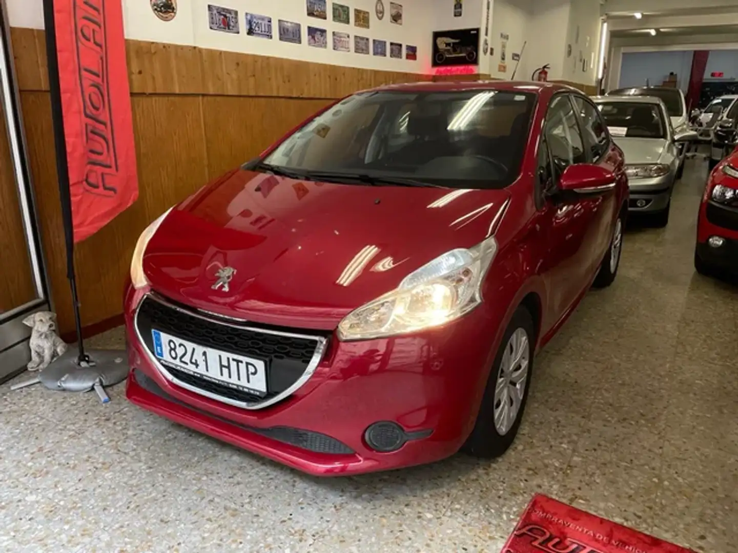 Peugeot 208 1.2 PureTech Allure 82 Rojo - 1