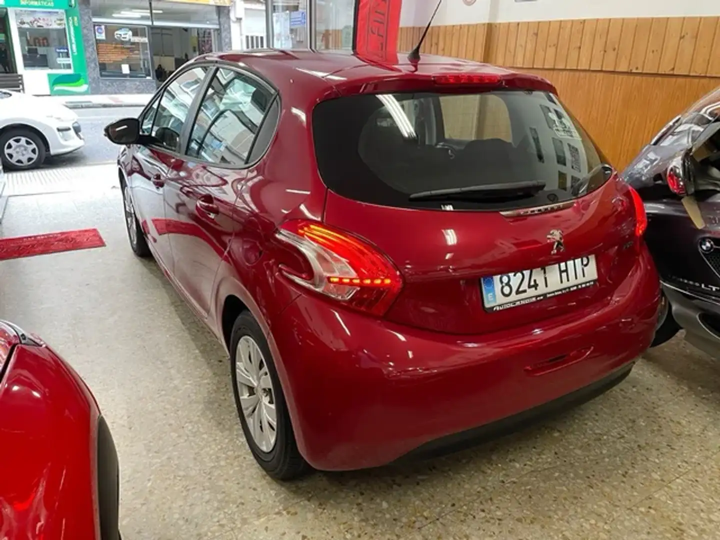 Peugeot 208 1.2 PureTech Allure 82 Rojo - 2