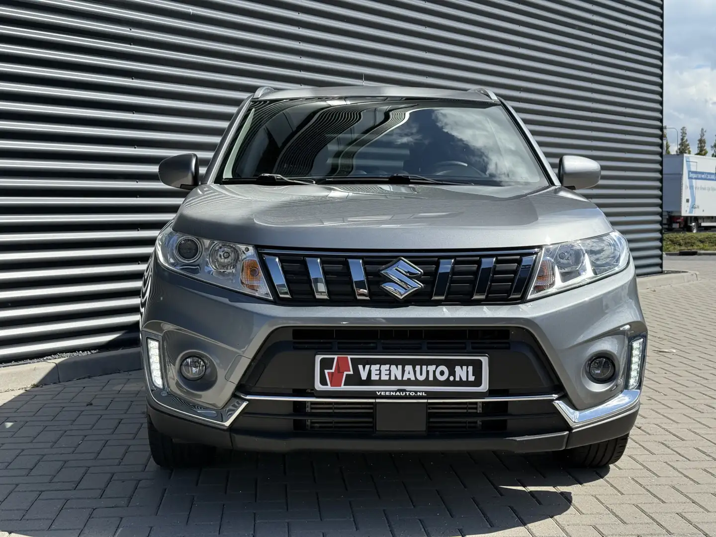 Suzuki Vitara 1.0 Boosterjet Automaat/Camera/Apple Grau - 2