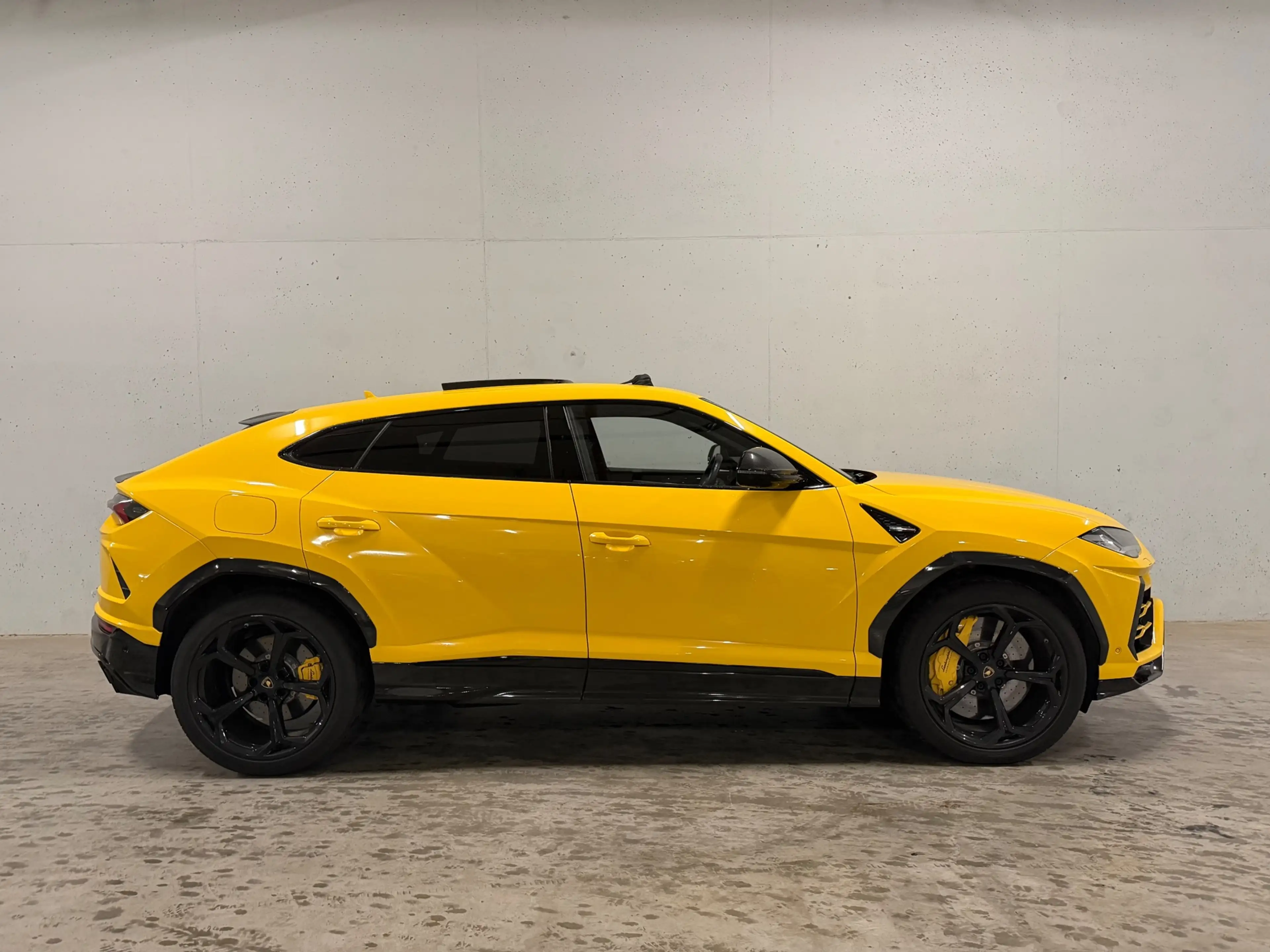 Lamborghini Urus 4.0 V8 Pano B&O 3D Carbon Ceramic — photo 2