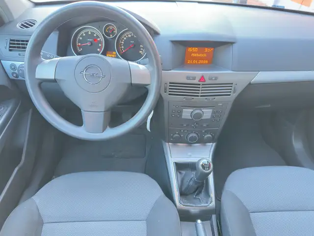 Opel Astra view 7