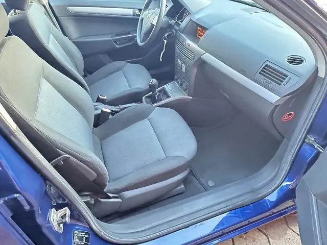 Opel Astra view 12