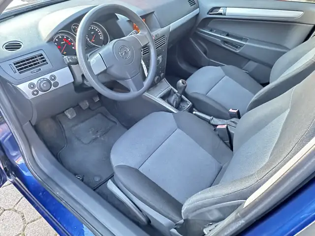 Opel Astra view 11