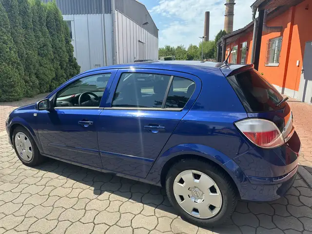 Opel Astra view 6