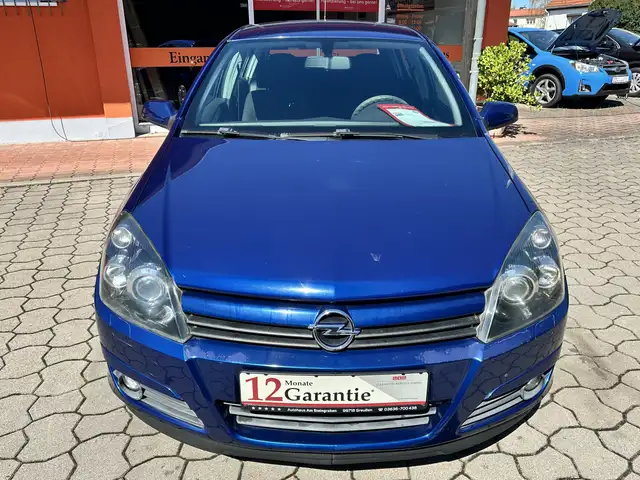 Opel Astra view 2