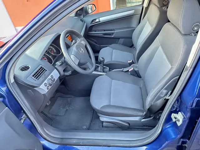 Opel Astra view 9