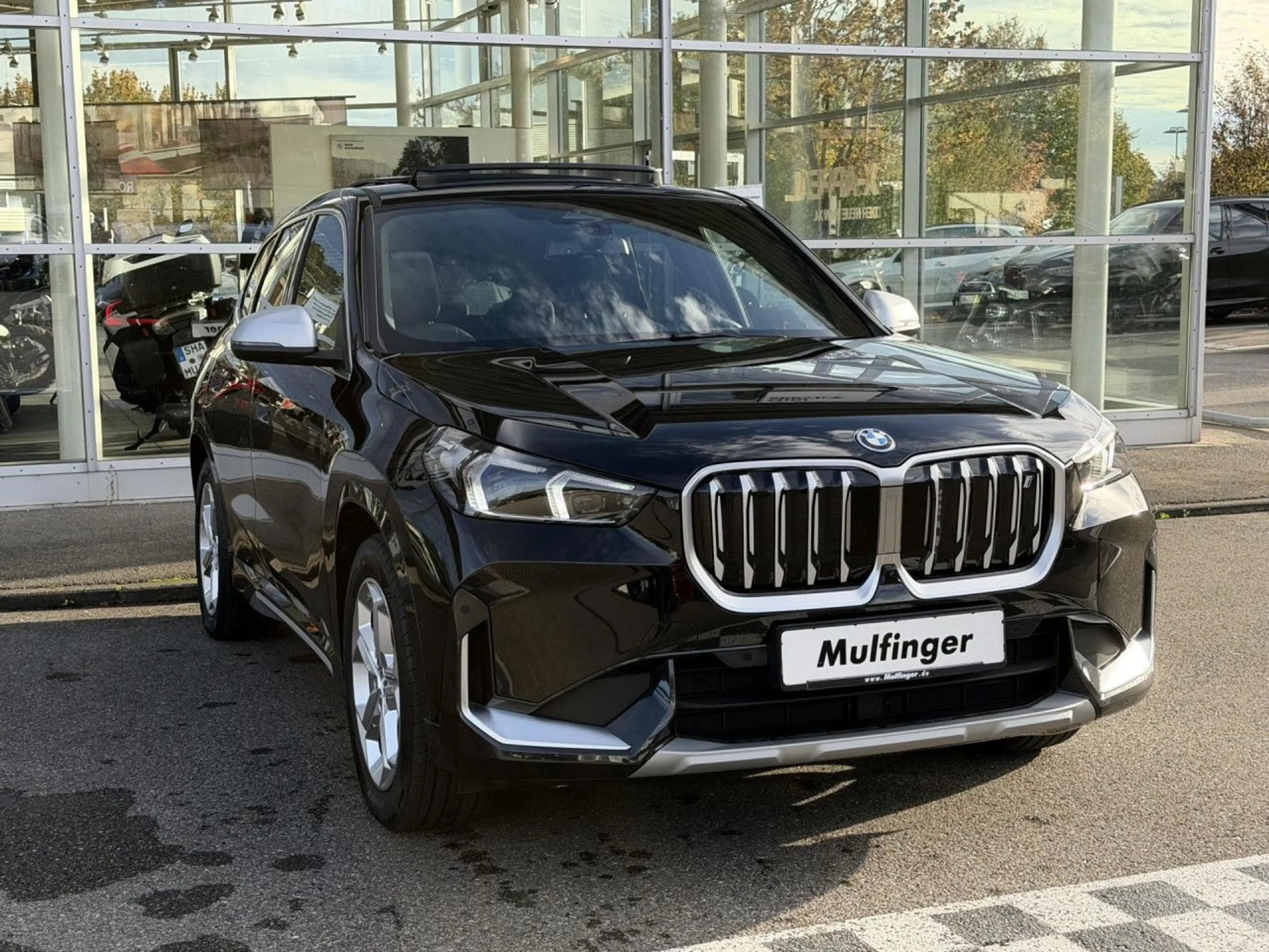 BMW iX1 xDrive30 X Line LiveProf. ACC HUD SuView 18" — photo 5