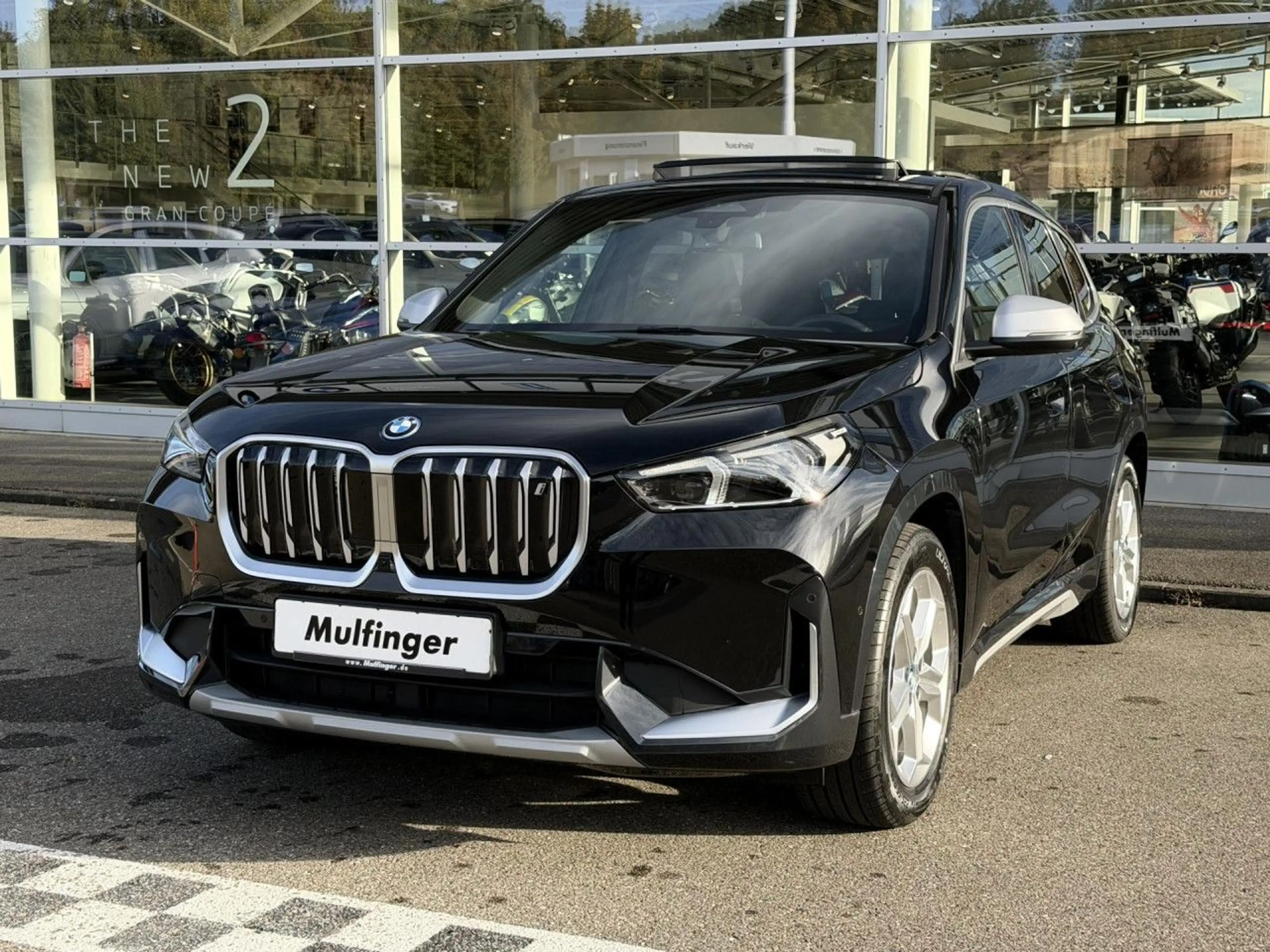 BMW iX1 xDrive30 X Line LiveProf. ACC HUD SuView 18" — photo 3