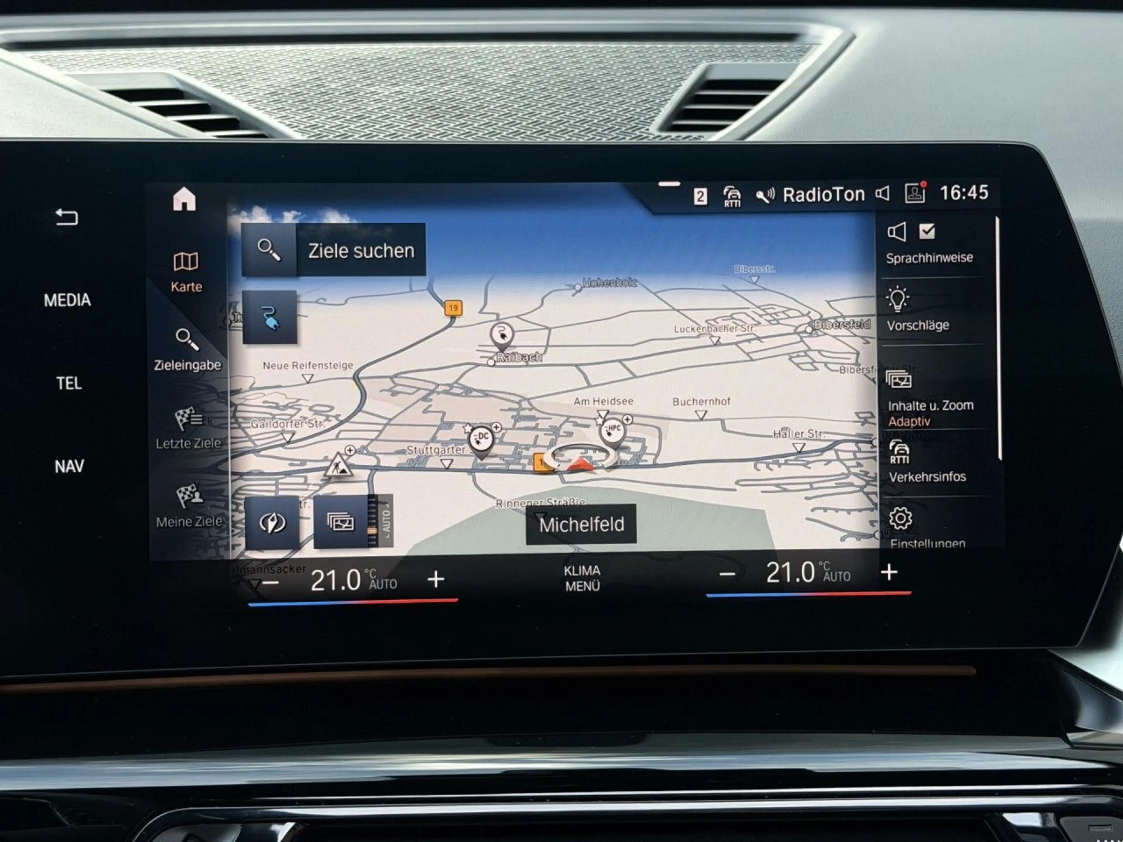 BMW iX1 xDrive30 X Line LiveProf. ACC HUD SuView 18" — photo 15