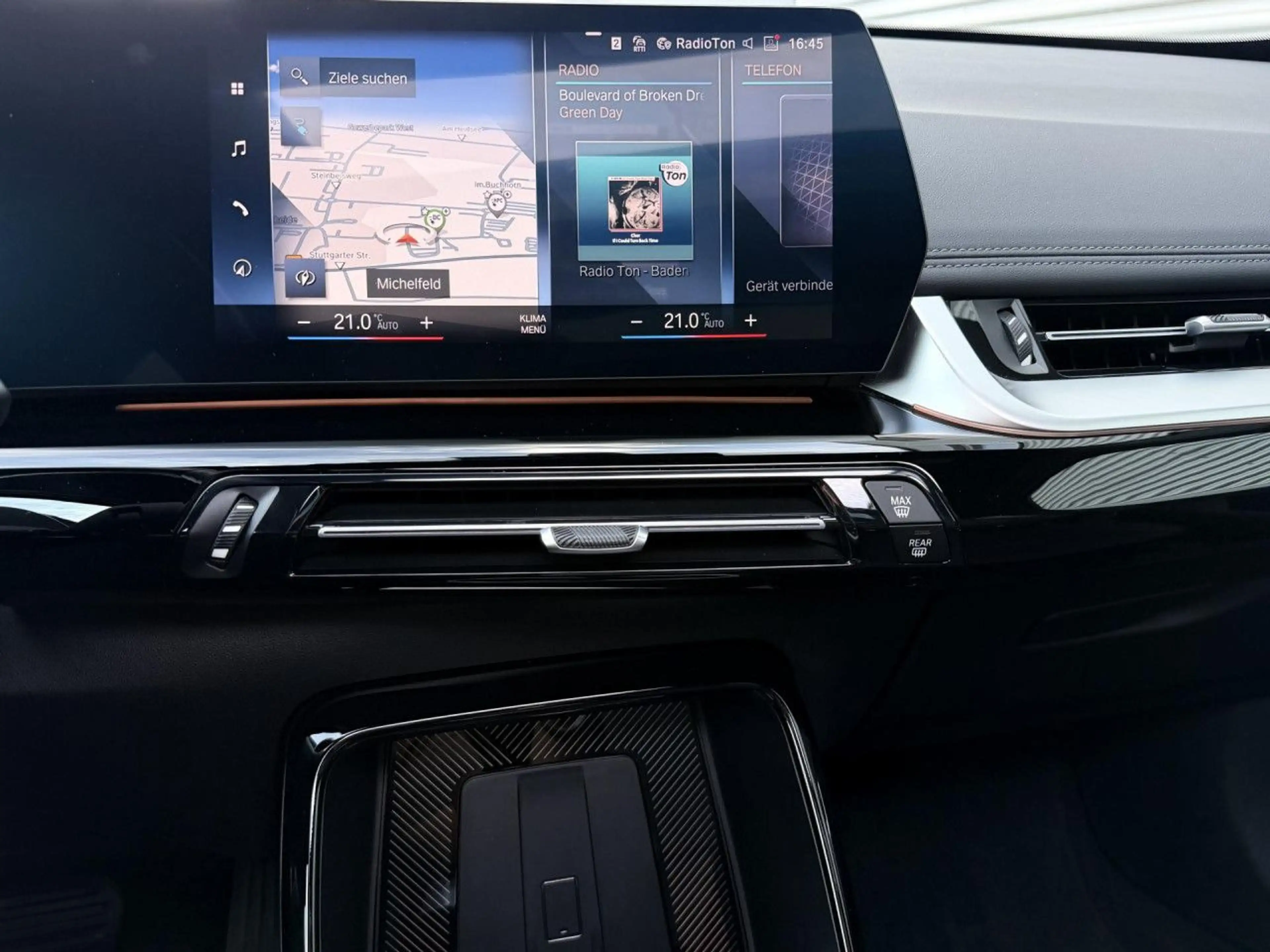BMW iX1 xDrive30 X Line LiveProf. ACC HUD SuView 18" — photo 14