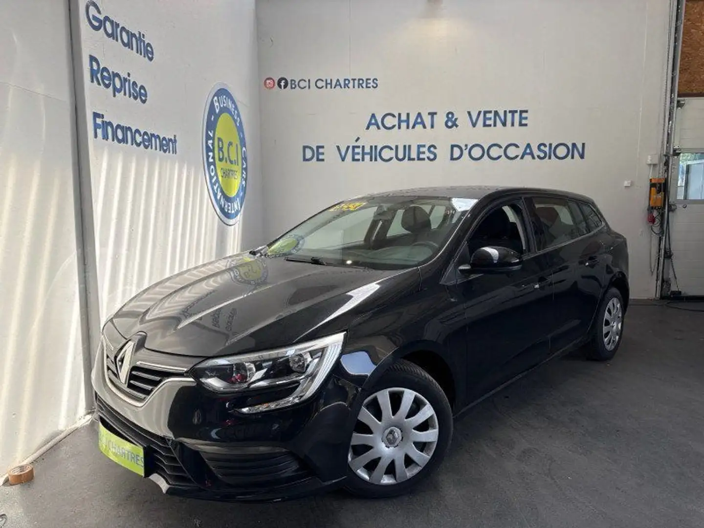 Renault Megane IV ESTATE 1.3 TCE 115CH FAP LIFE Noir - 1