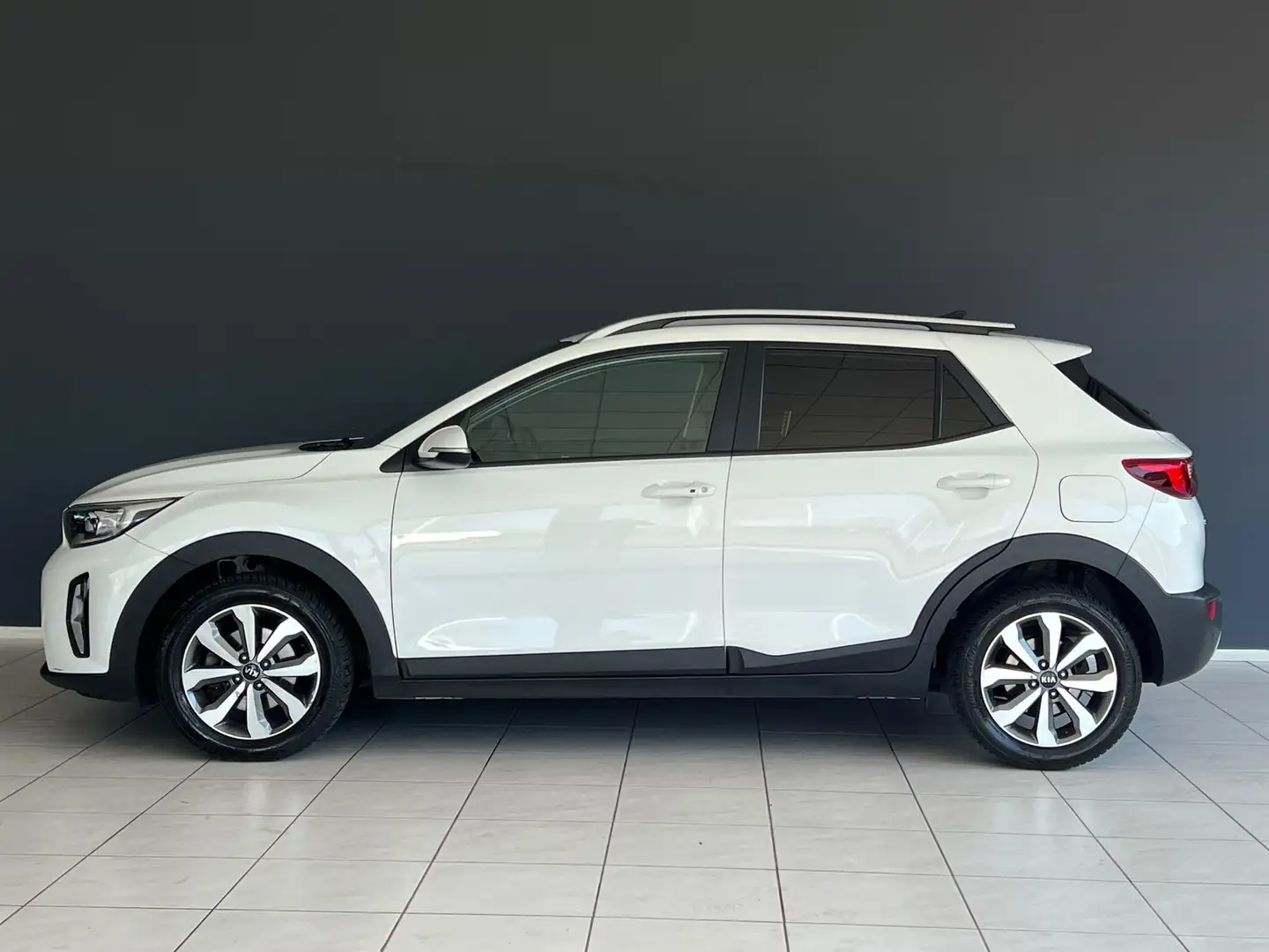 Kia Stonic 1.0 T-GDi MHEV DynamicPlusLine Trekhaak Wit - 2