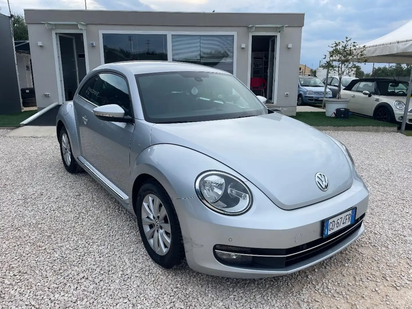 Volkswagen Maggiolino 1.6 TDI Design Gris - 2