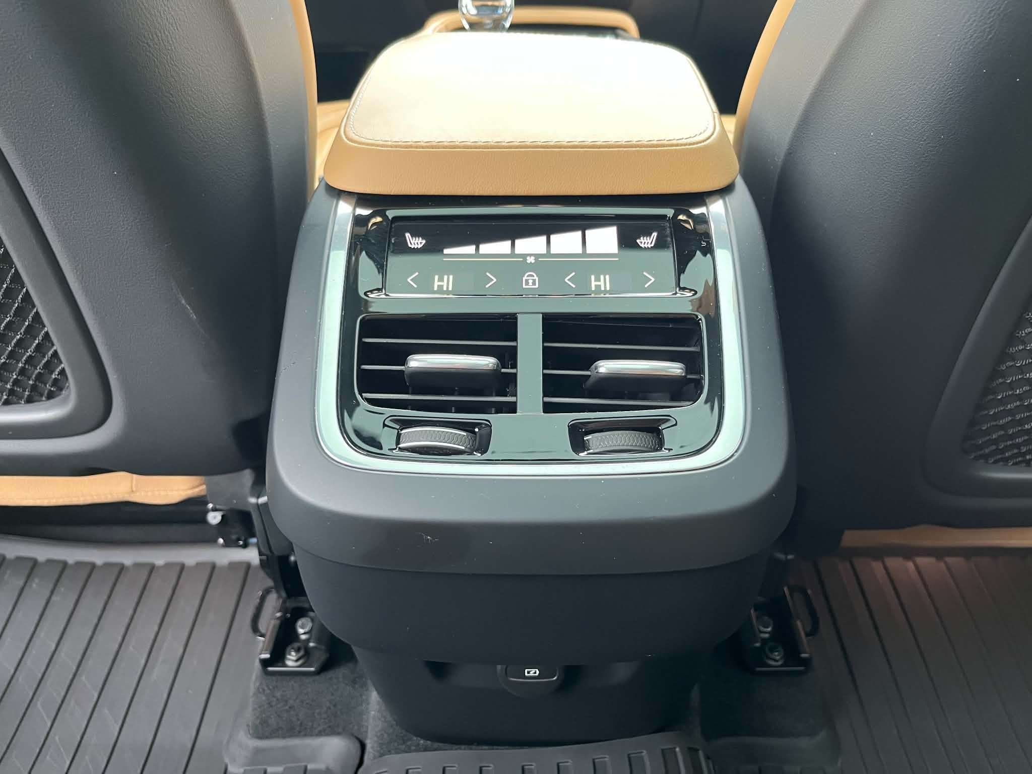 2023 Volvo XC90 B6 AWD Ultimate Bright thumb 15