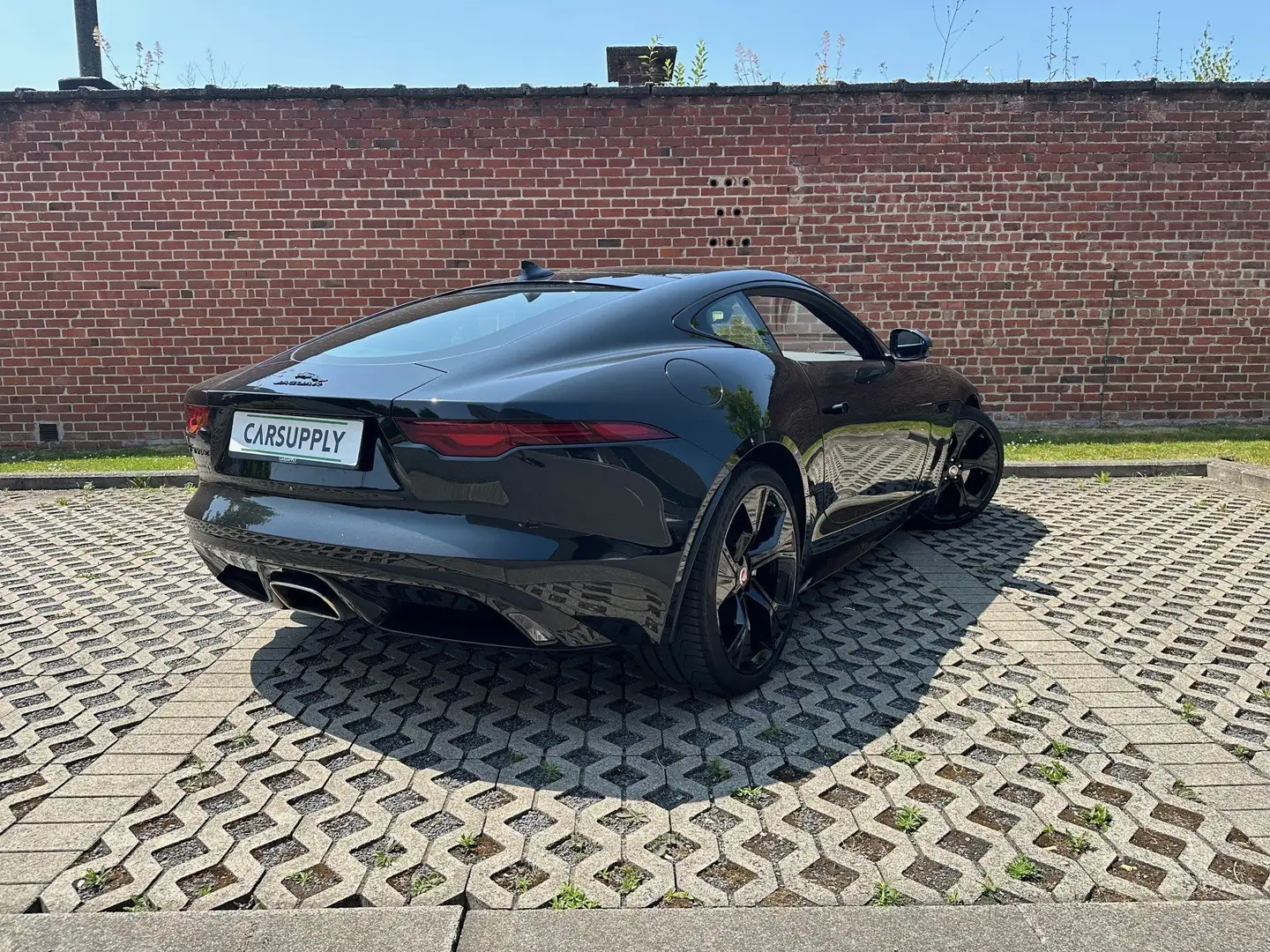 Jaguar F-Type Coupe 2.0 i4 P300 R-Dynamic - Pano Roof - 20" Noir - 2