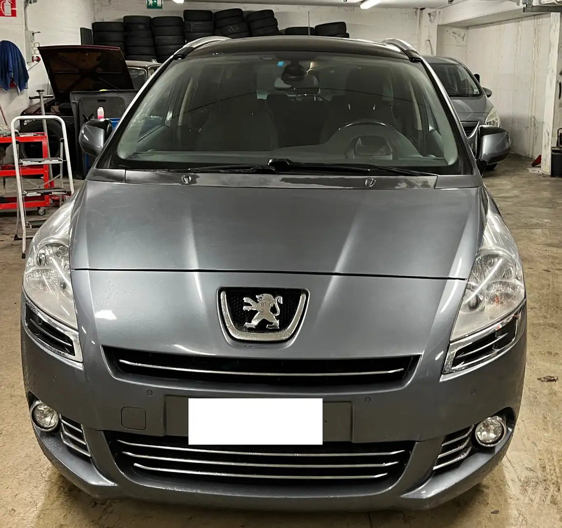 Peugeot 5008 1.5 HDI CAMBIO AUTOMATICO 7 POSTI Grigio - 2