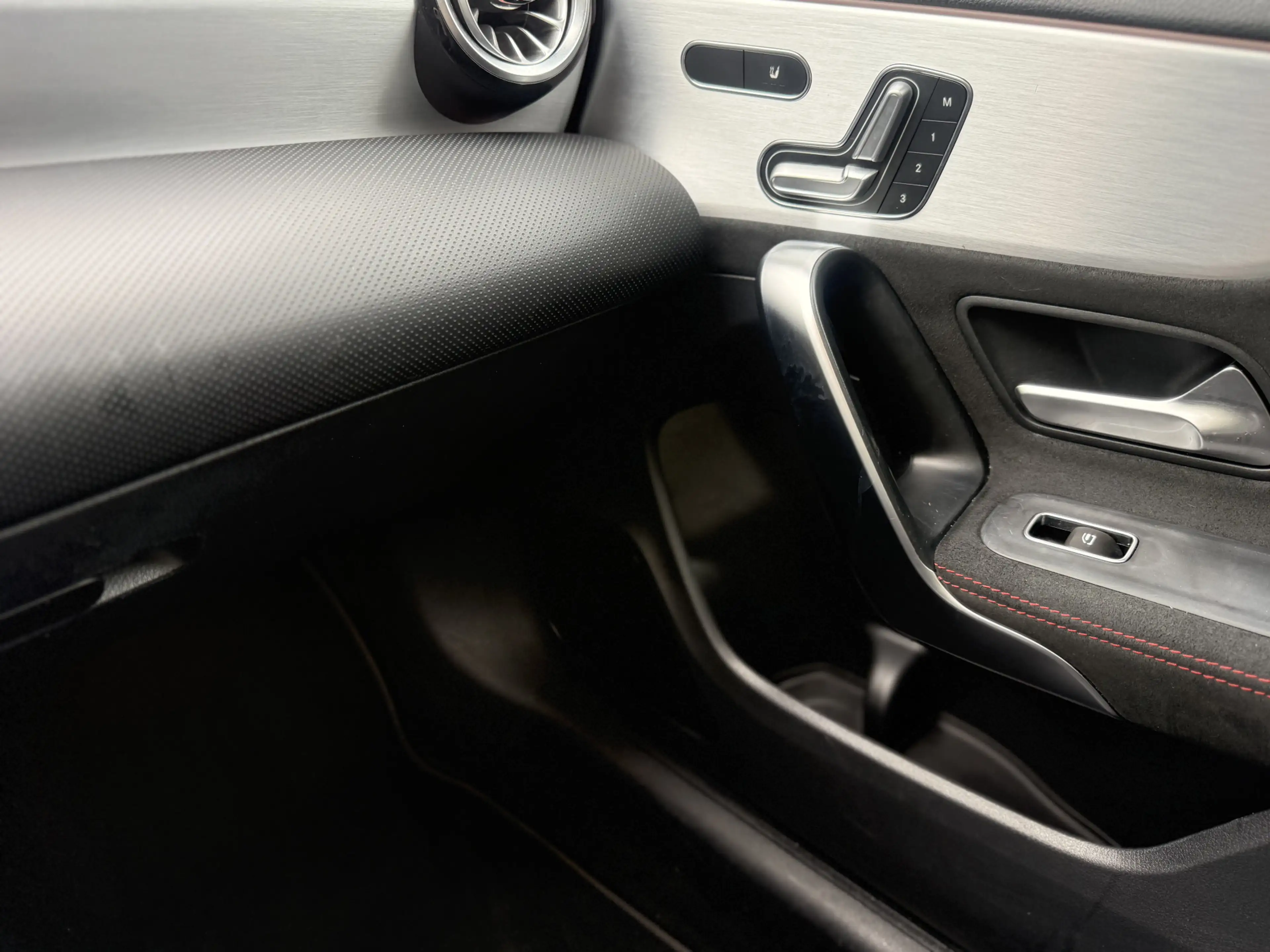 Mercedes-Benz CLA 180 Shooting Brake Bus Solution AMG aut., Pano | Memor — photo 25