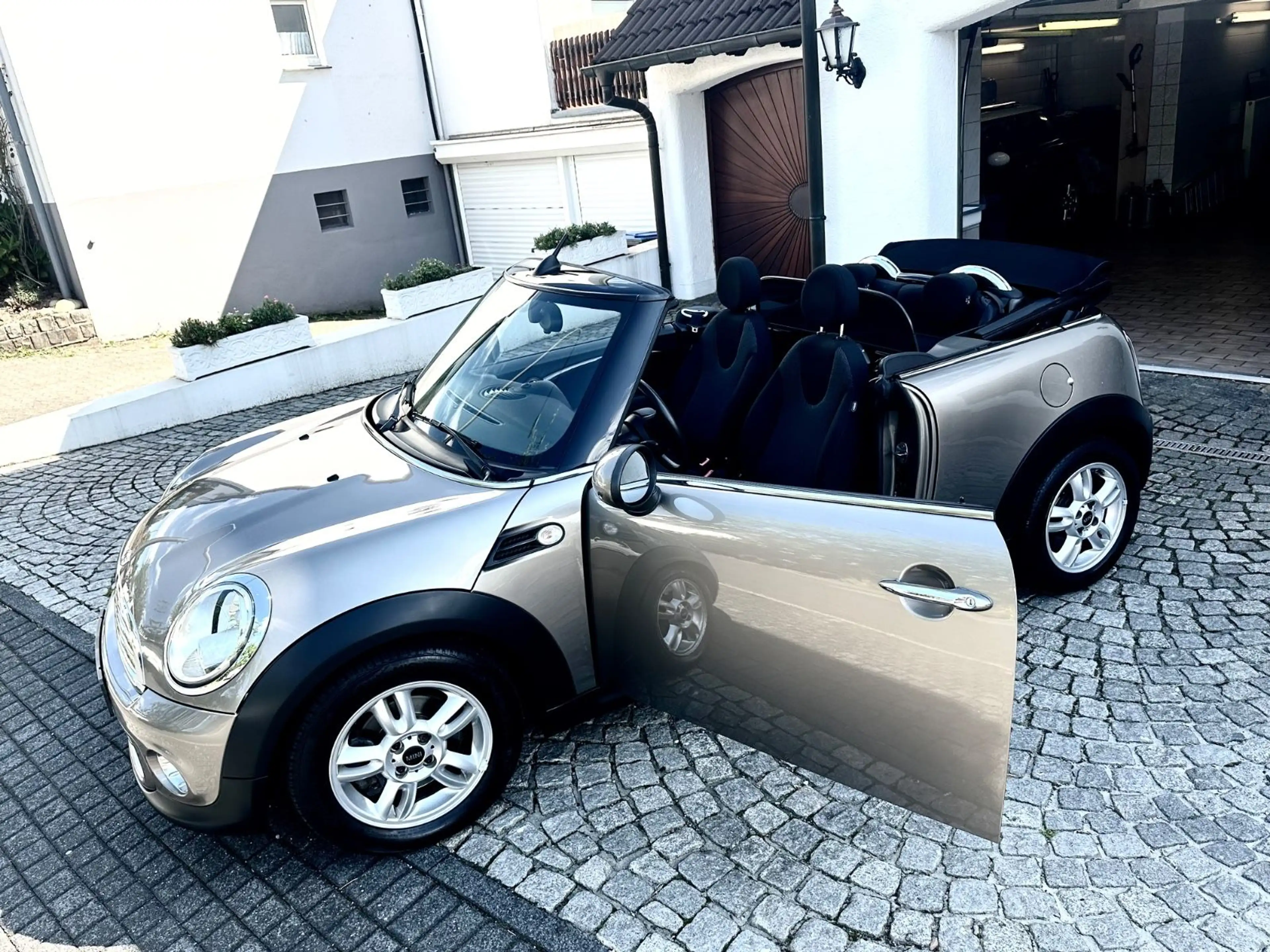MINI One Cabrio Automatik  Einparkh Sitzh Tüv neu — photo 4