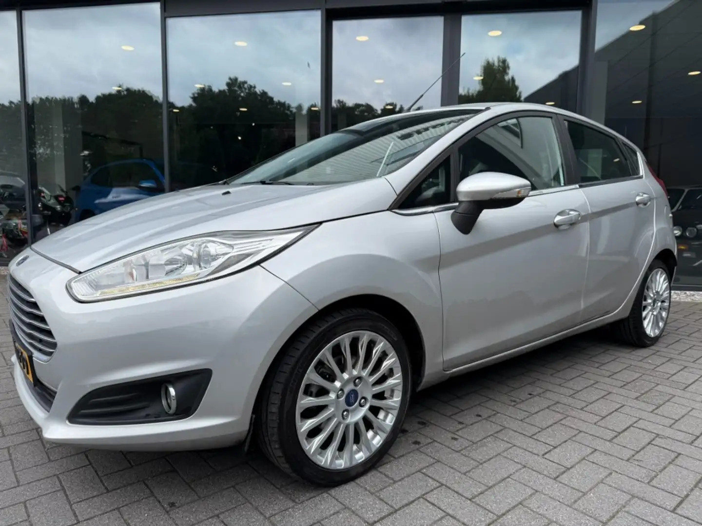 Ford Fiesta 1.0 EcoB. Titanium,Navi,Clima,Cruise,PDC,LMV,Deale Grijs - 2