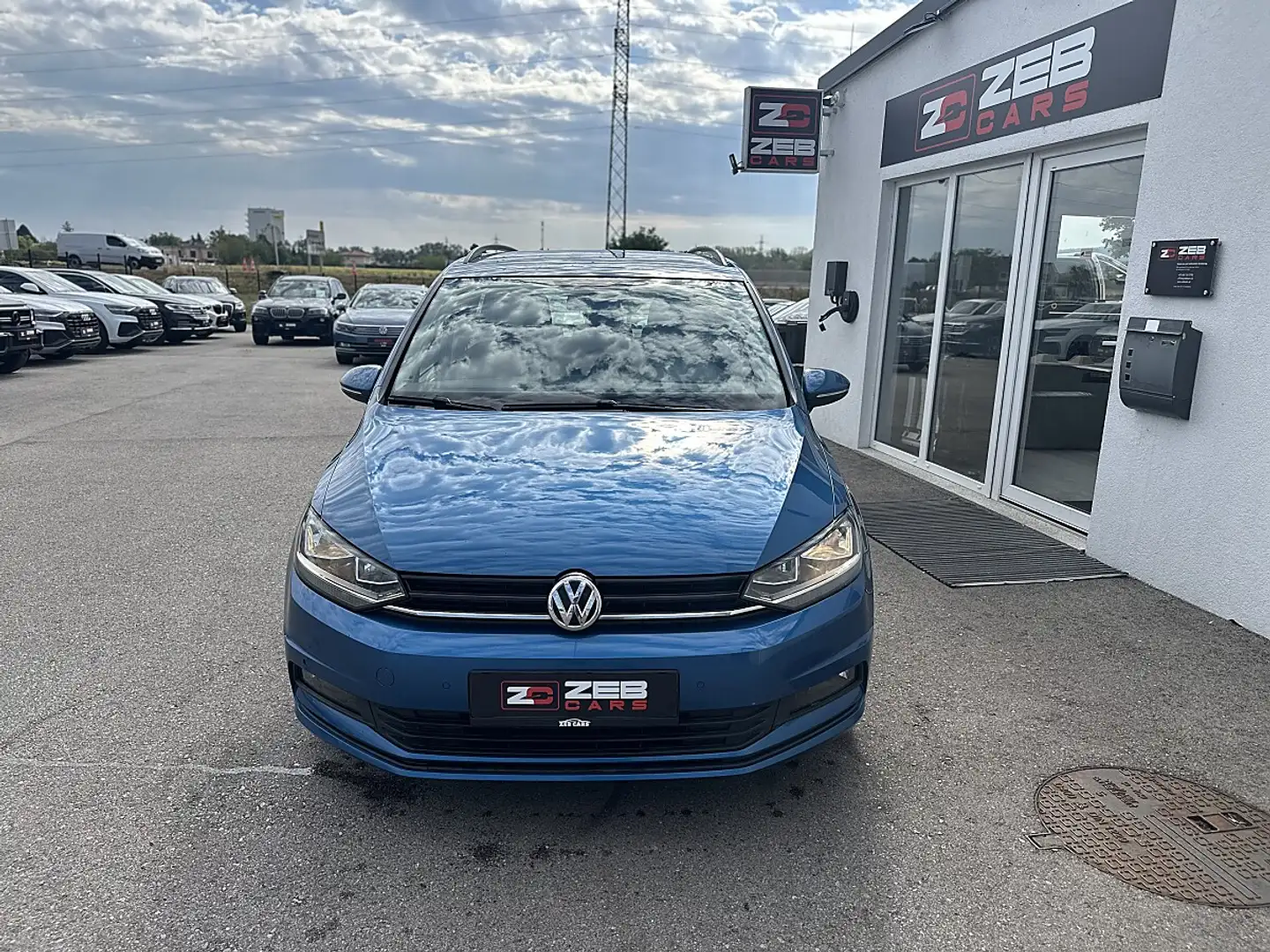 Volkswagen Touran 1,6 SCR TDI DSG Blau - 2