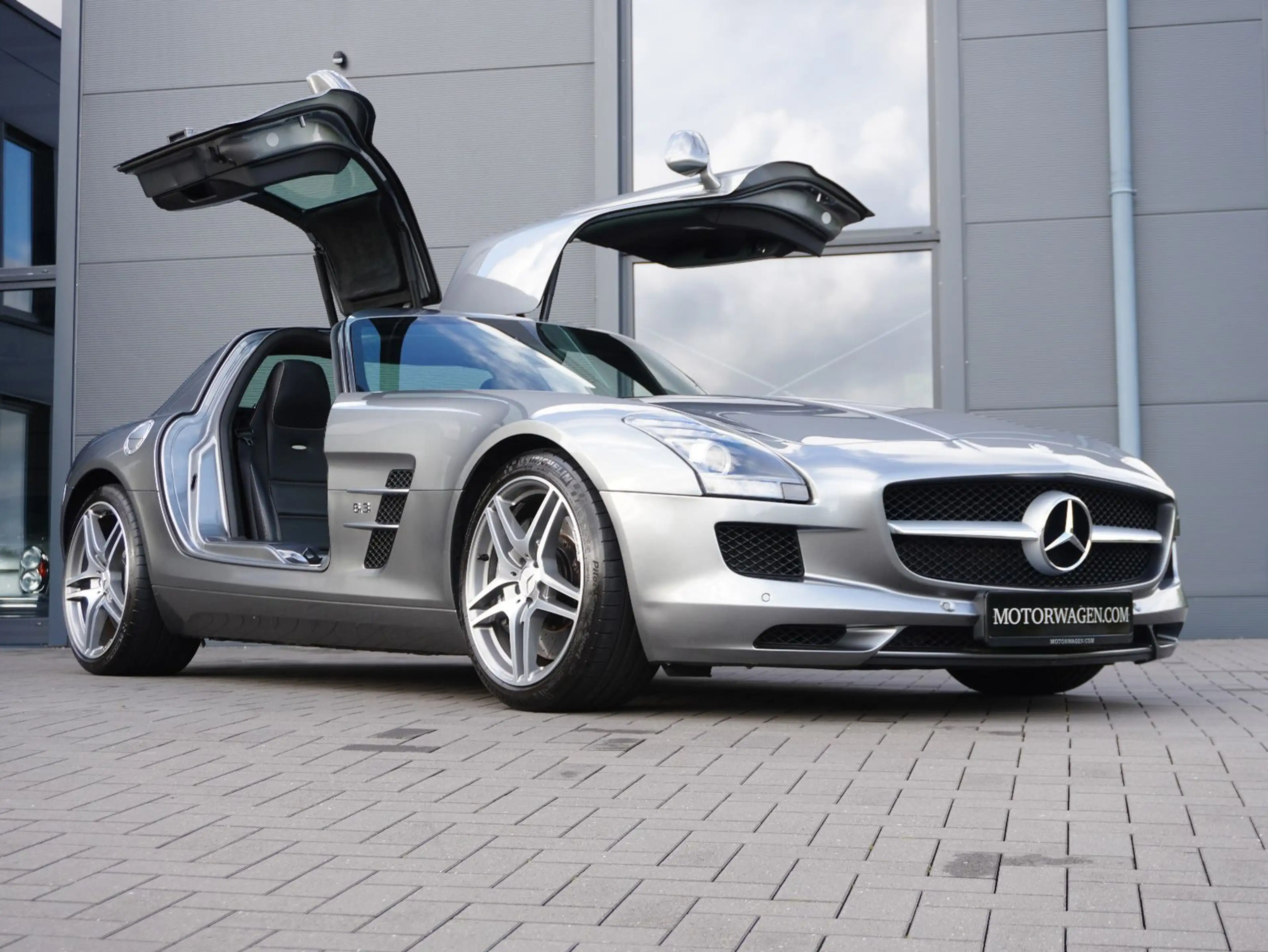 Mercedes-Benz SLS — photo 2