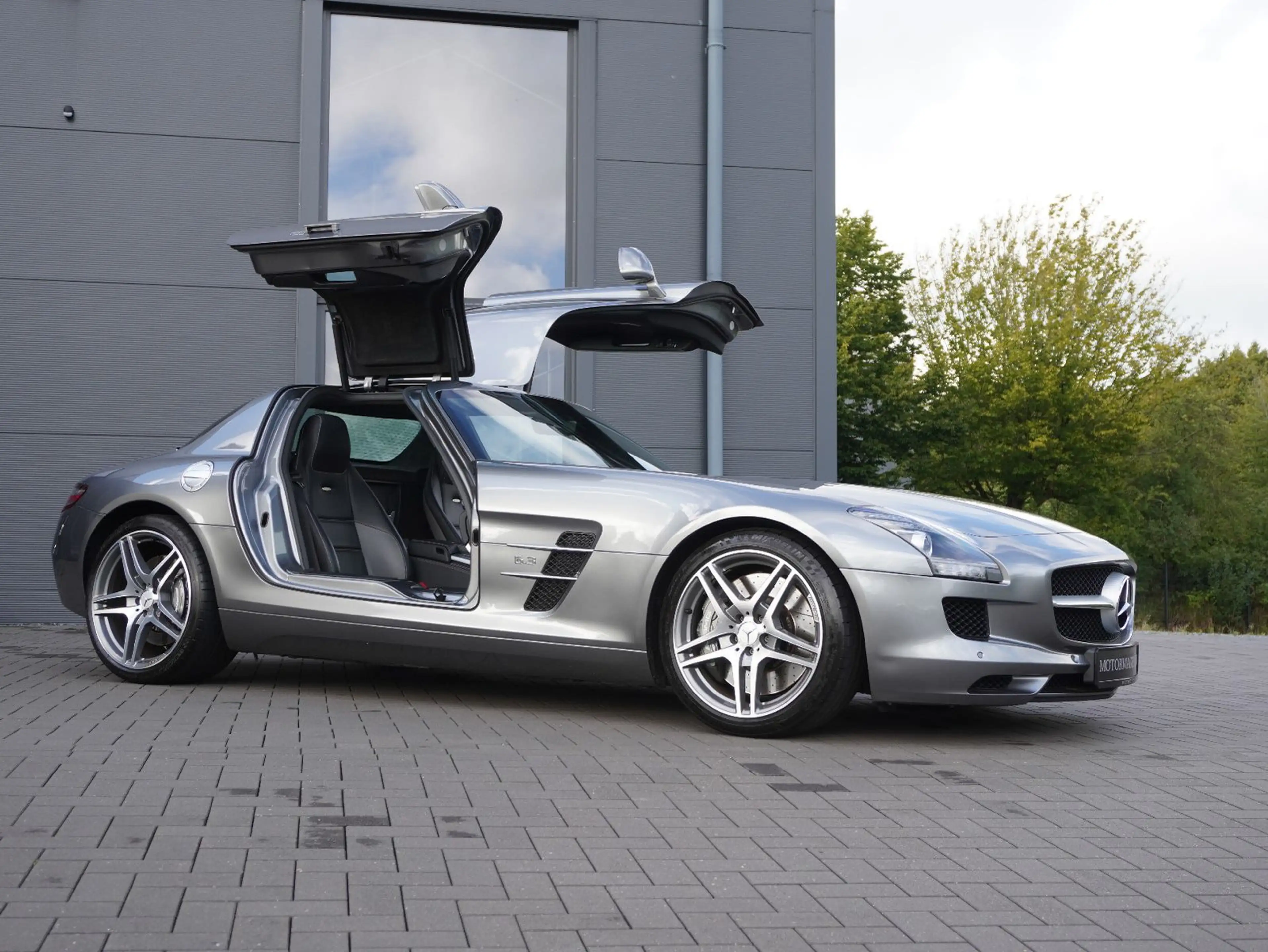 Mercedes-Benz SLS — photo 3