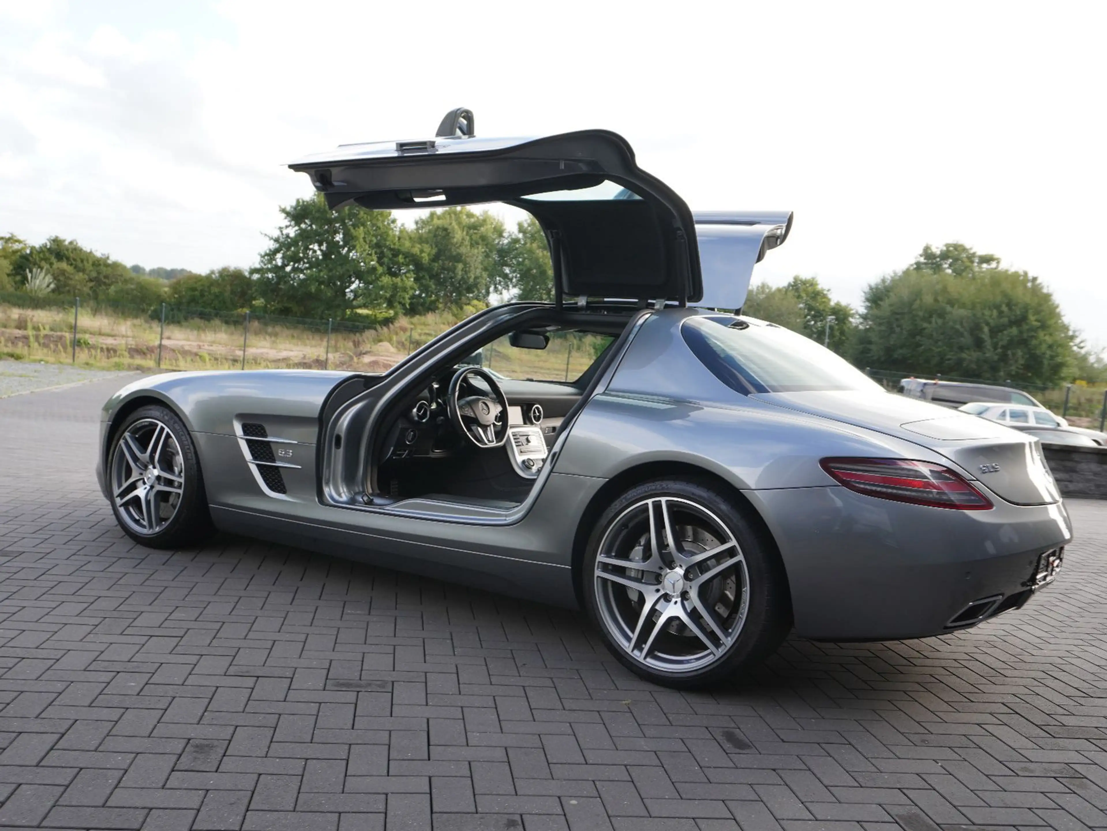 Mercedes-Benz SLS — photo 9