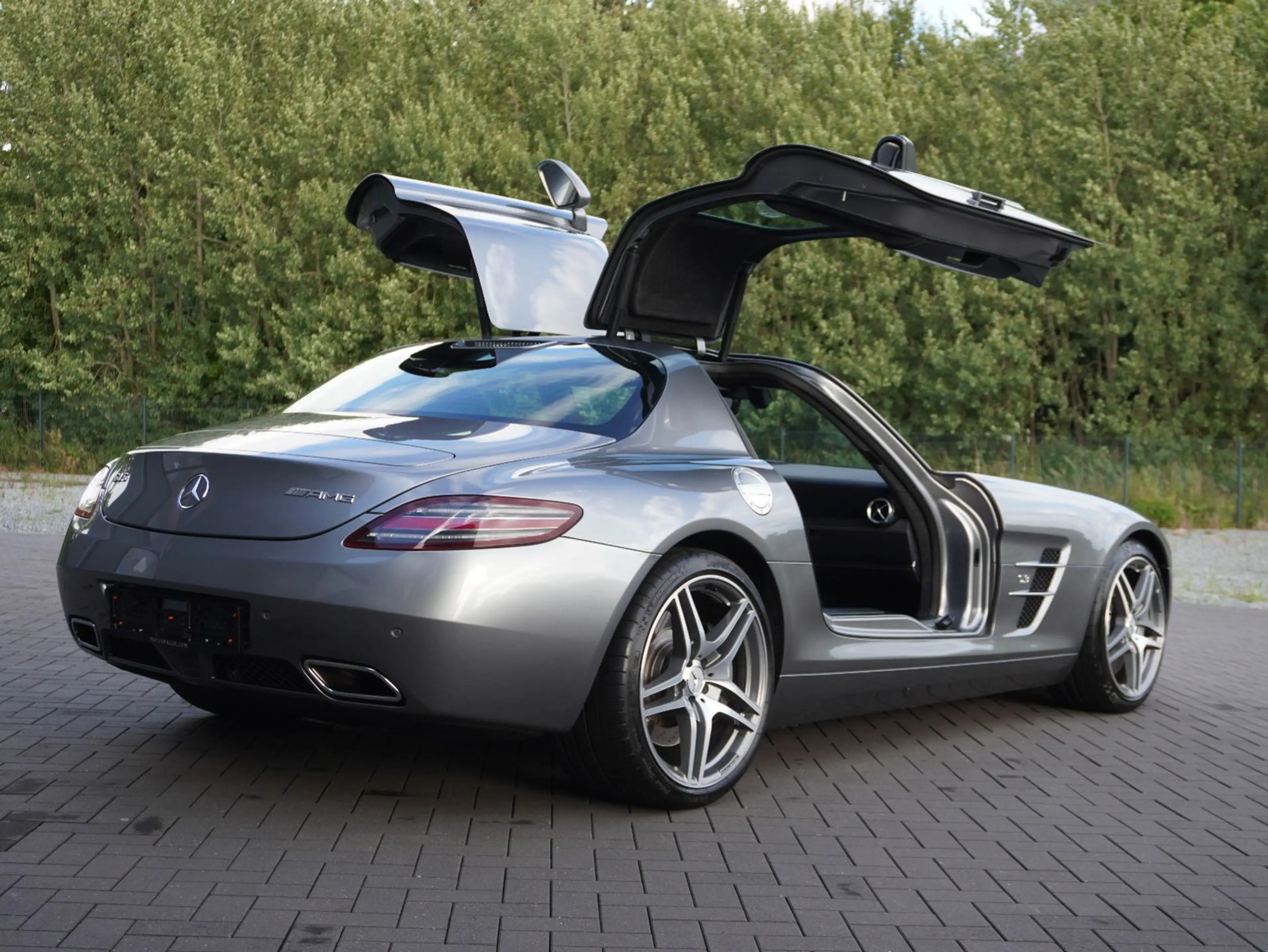 Mercedes-Benz SLS — photo 6