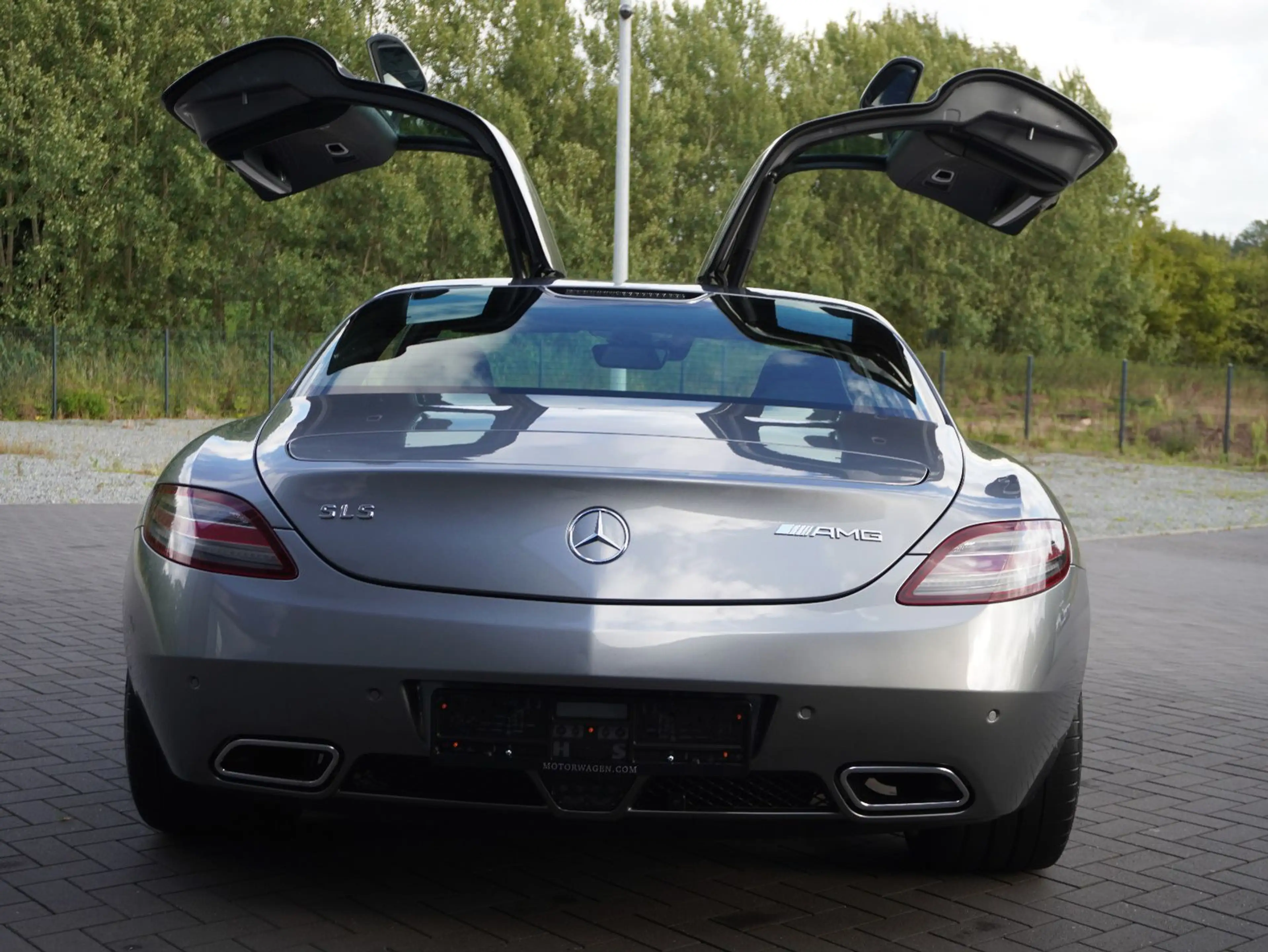 Mercedes-Benz SLS — photo 7