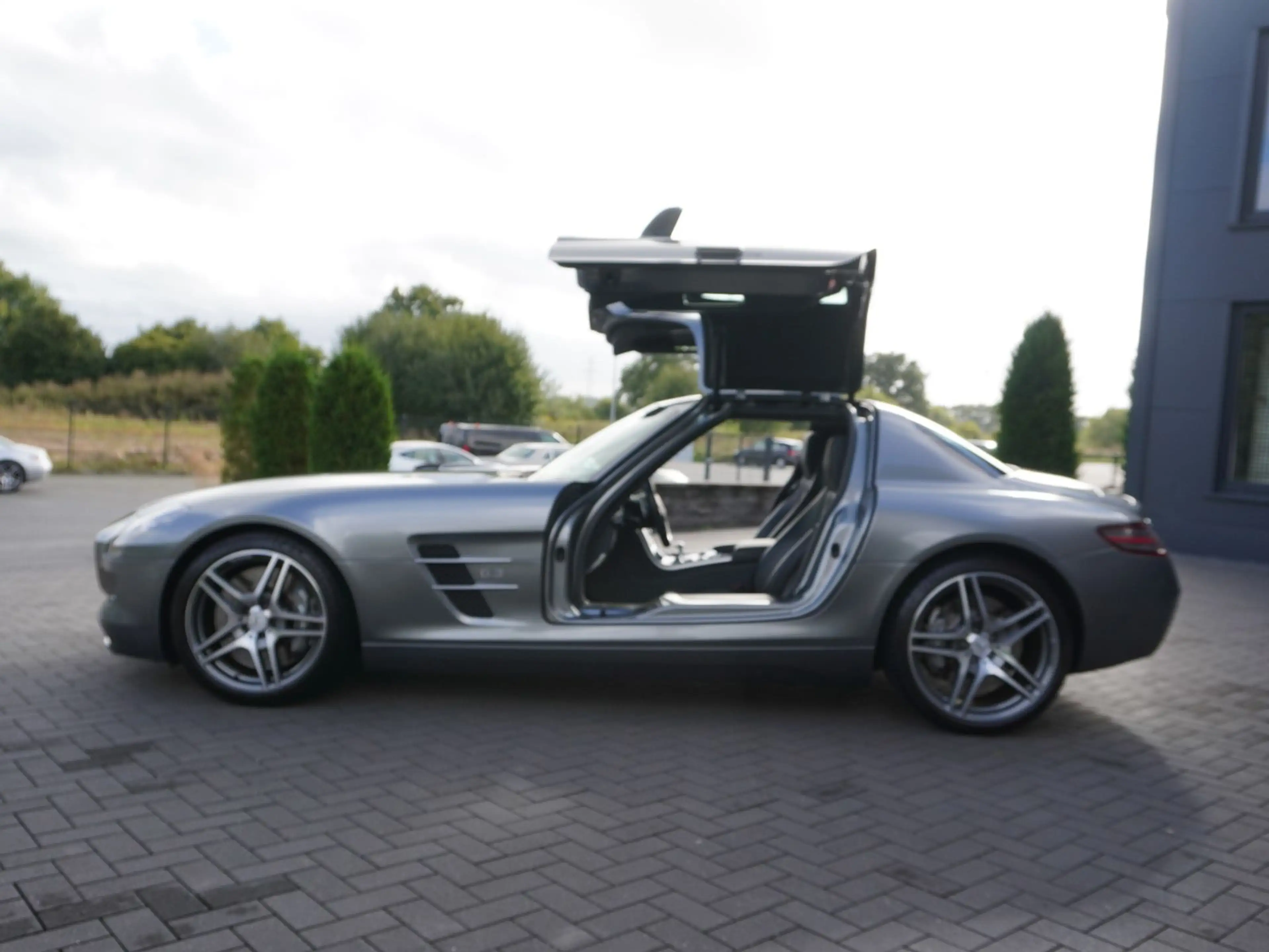 Mercedes-Benz SLS — photo 10