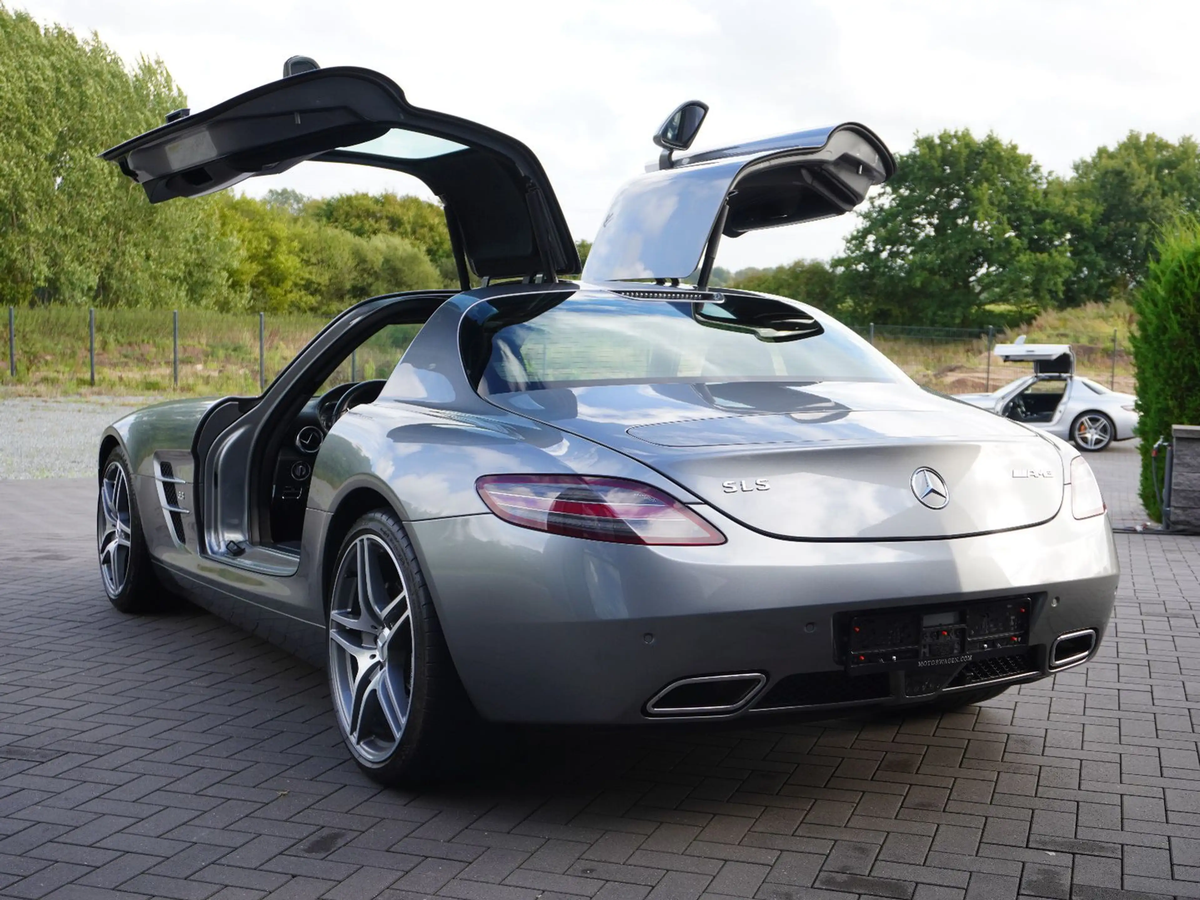 Mercedes-Benz SLS — photo 8