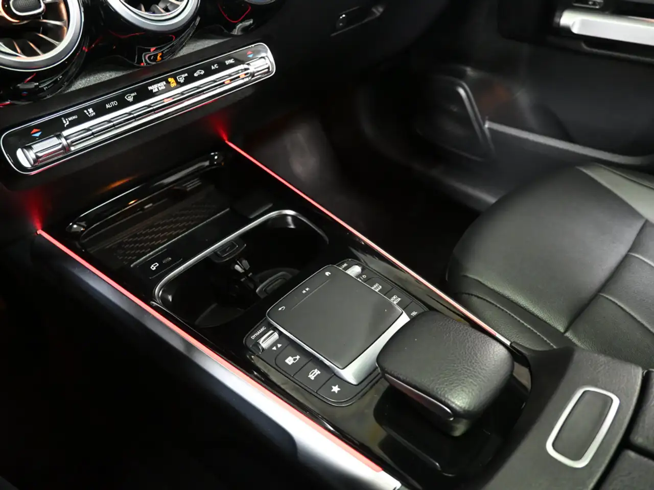 Mercedes-Benz GLB photo Mercedes-Benz GLB