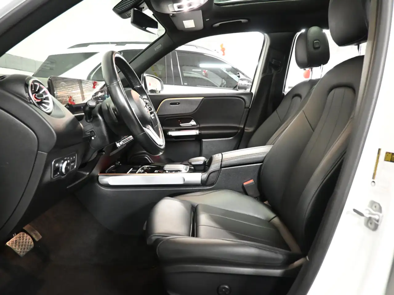 Mercedes-Benz GLB photo Mercedes-Benz GLB