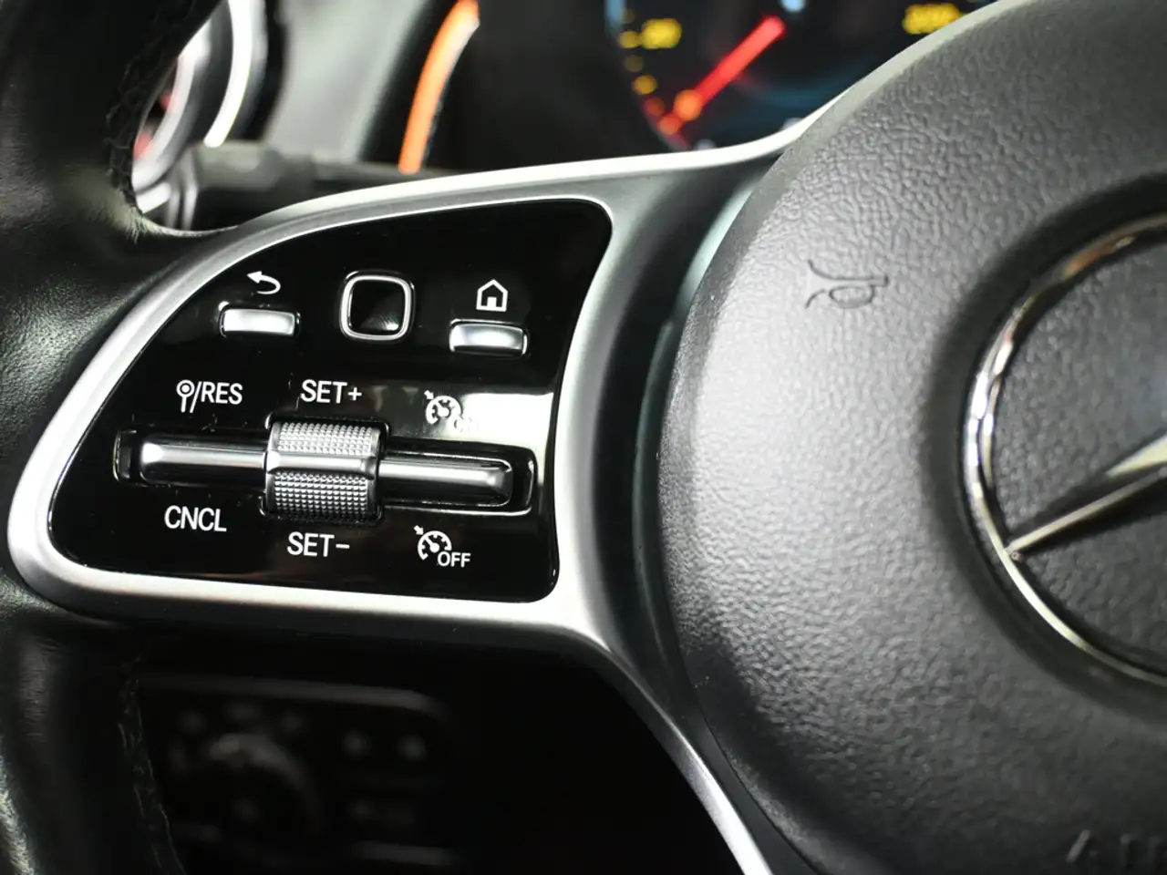 Mercedes-Benz GLB photo Mercedes-Benz GLB