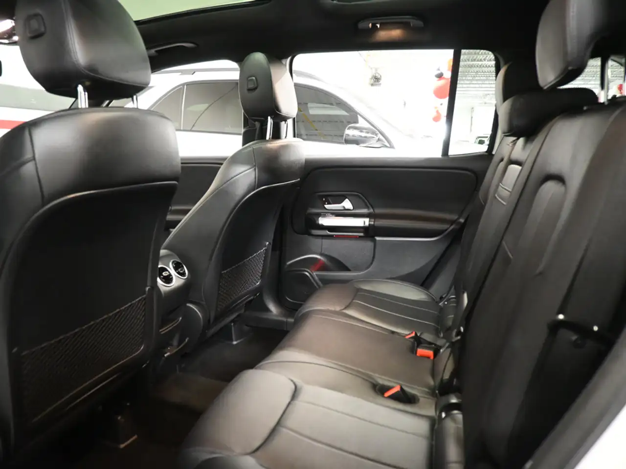Mercedes-Benz GLB photo Mercedes-Benz GLB