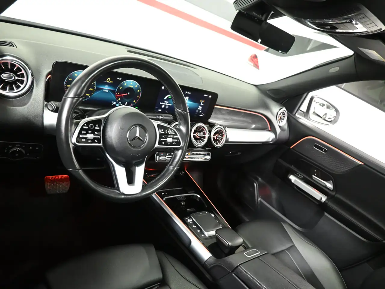 Mercedes-Benz GLB photo Mercedes-Benz GLB