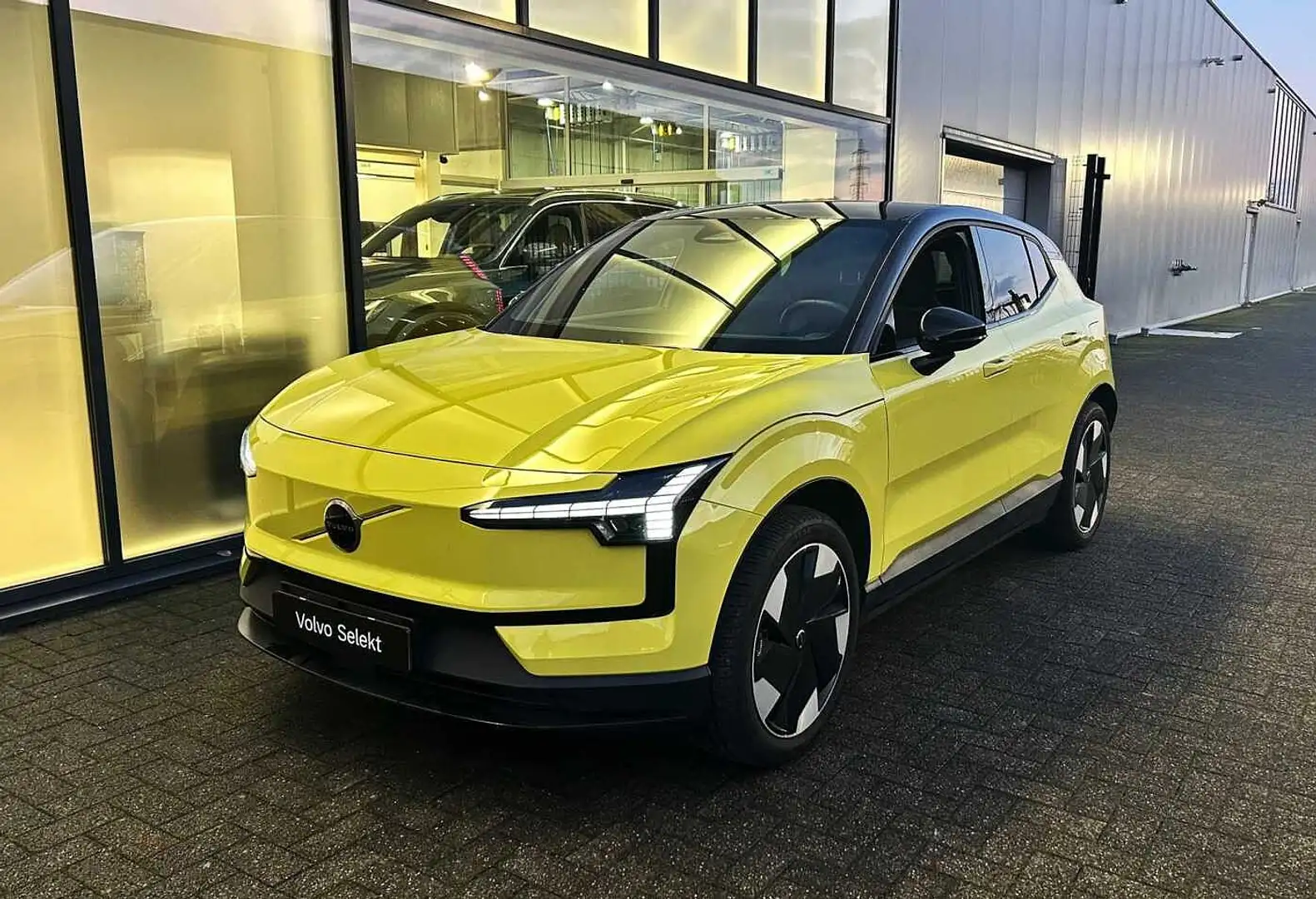 Volvo EX30 Plus, Grande Batterie Jaune - 2