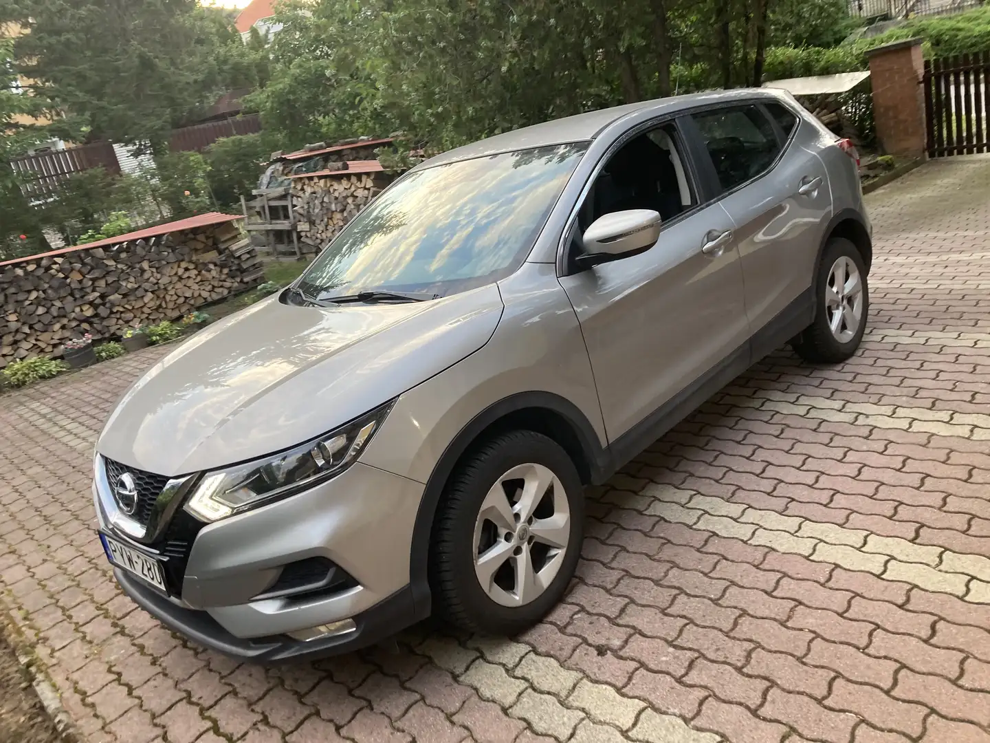 Nissan Qashqai 1.6 dCi 4 x DPF tekna - 1