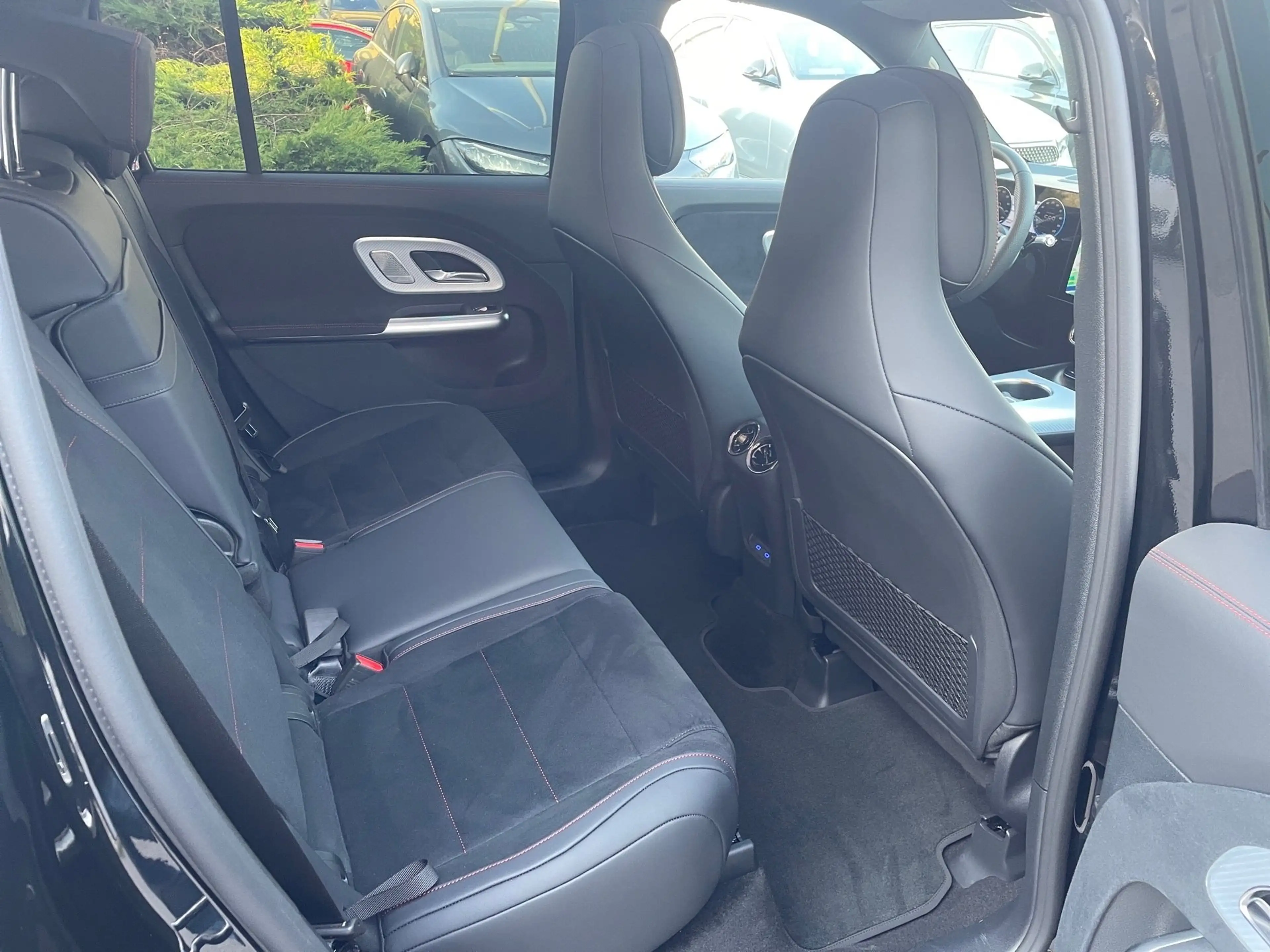 Mercedes-Benz GLB 250 + EQ Navi,Rückfahrkamera,Klimaautomatik — photo 11