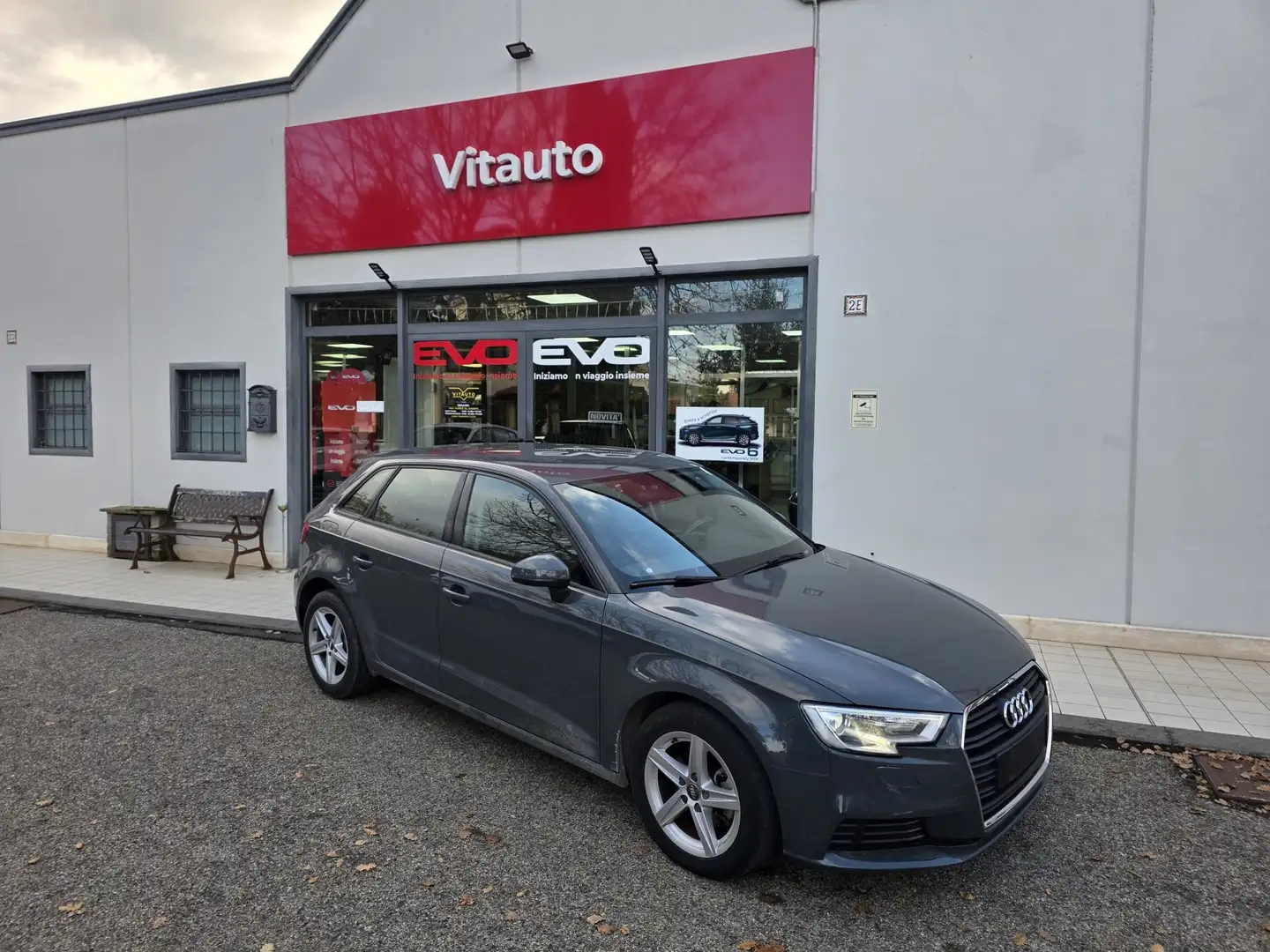 Audi A3 A3 III Sportback 30 tdi Business 116cv s-tronic Grau - 2