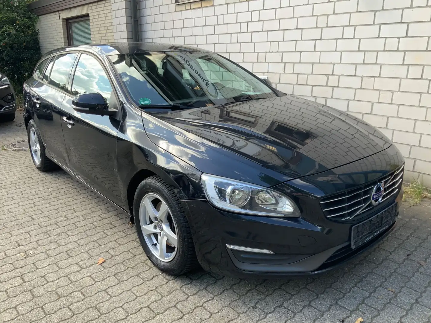 Volvo V60 Kombi Business Edition 1.Hand Noir - 1