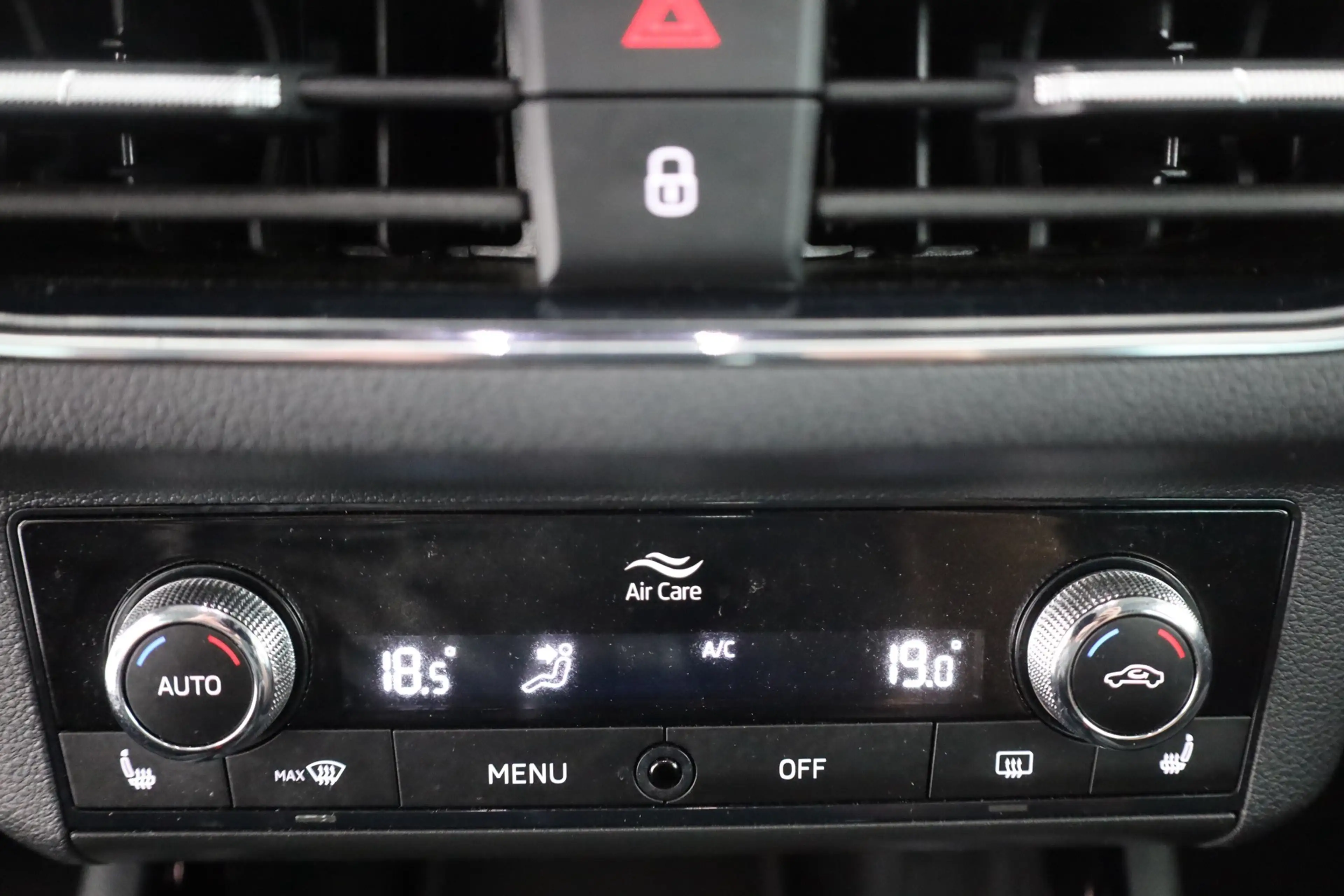 Skoda Scala 1.0 Ambition LED Navi Virtual Cockpit PDC — photo 12
