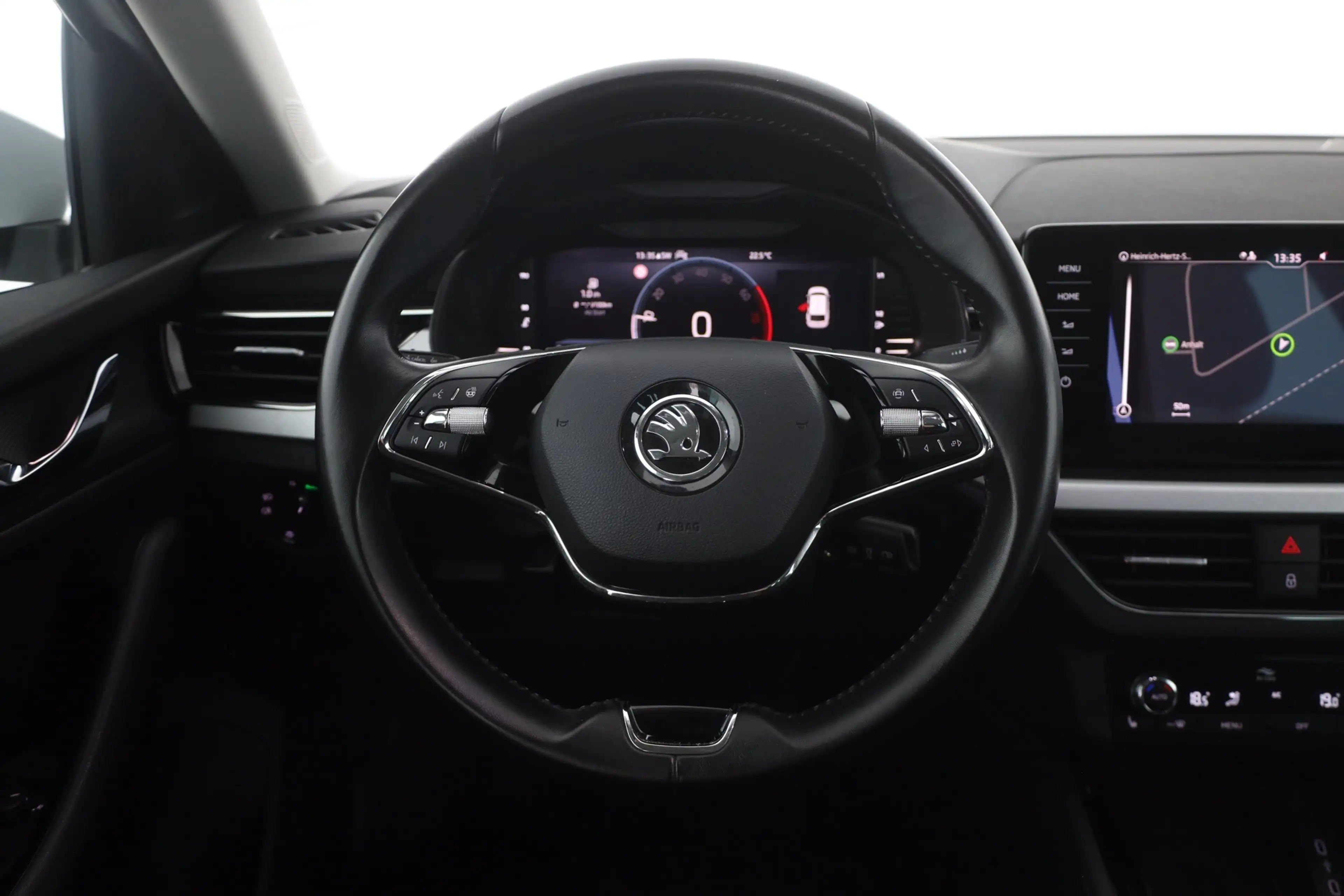 Skoda Scala 1.0 Ambition LED Navi Virtual Cockpit PDC — photo 15